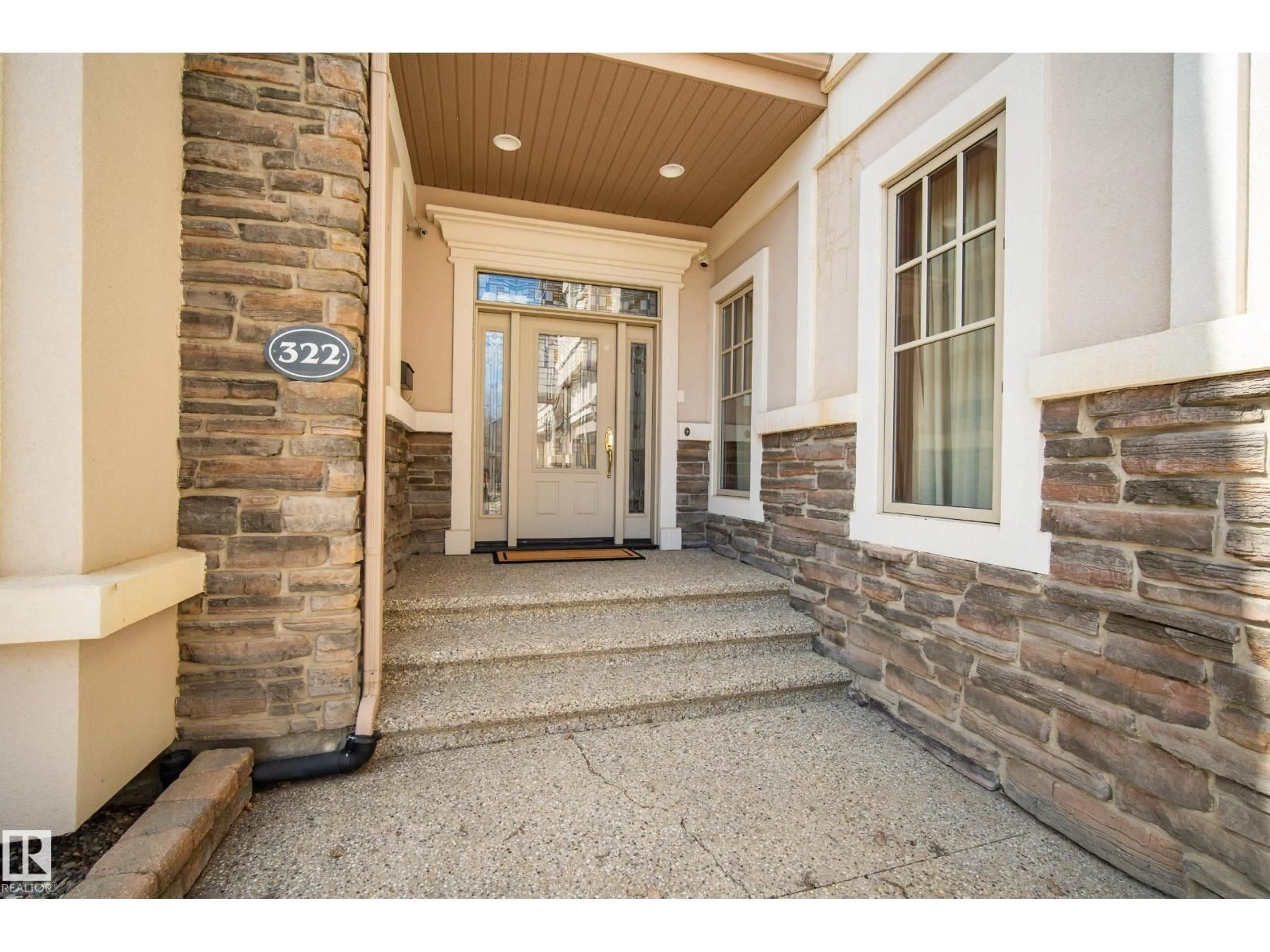 Indoor entryway for 322 CALDWELL CL, Edmonton Alberta T6M2W9