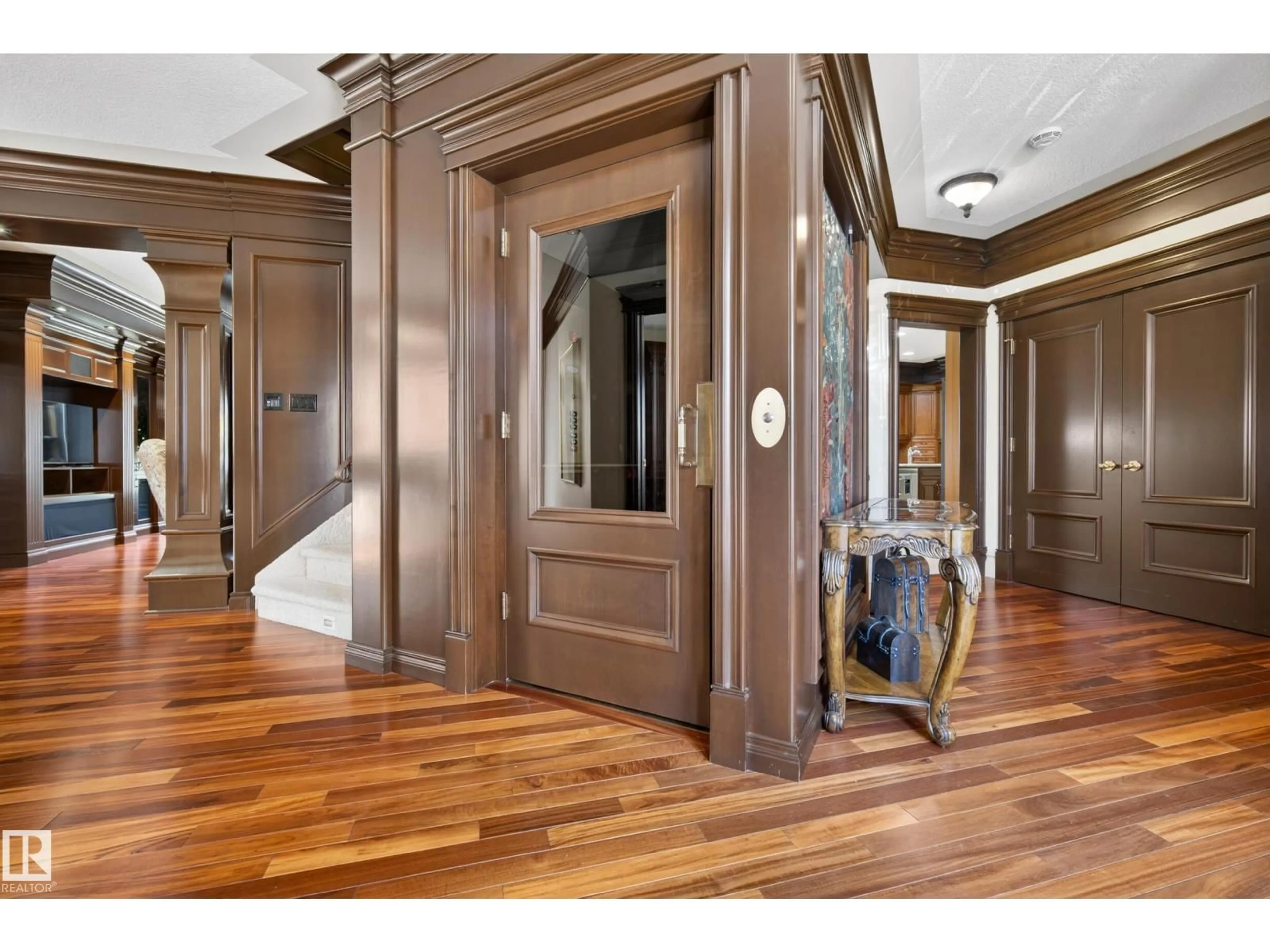 Indoor entryway for 322 CALDWELL CL, Edmonton Alberta T6M2W9