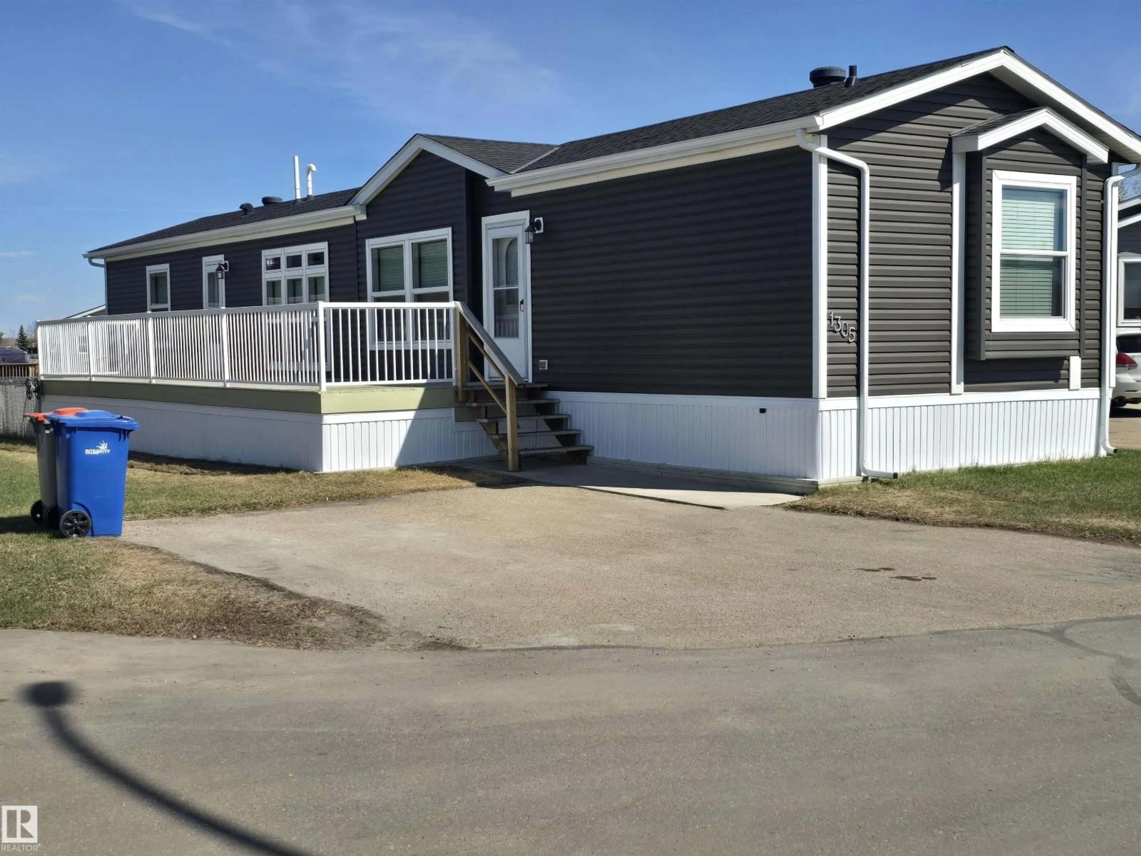 Home with vinyl exterior material, street for 53222 - 1305 RANGE ROAD 272, Rural Parkland County Alberta T7X4M3