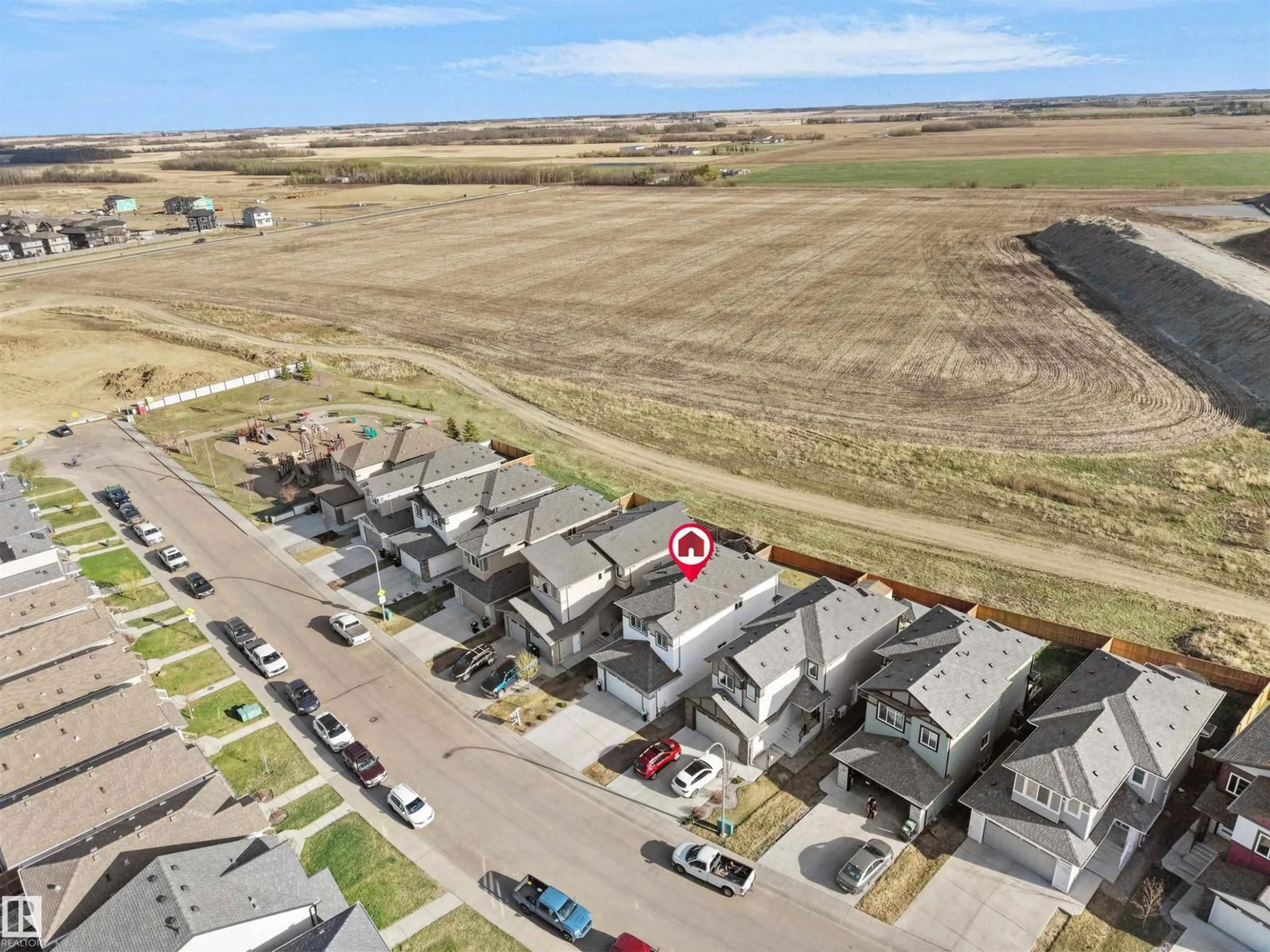 A pic from outside/outdoor area/front of a property/back of a property/a pic from drone, street for 821 MORRIS AV, Leduc Alberta T9E1E9