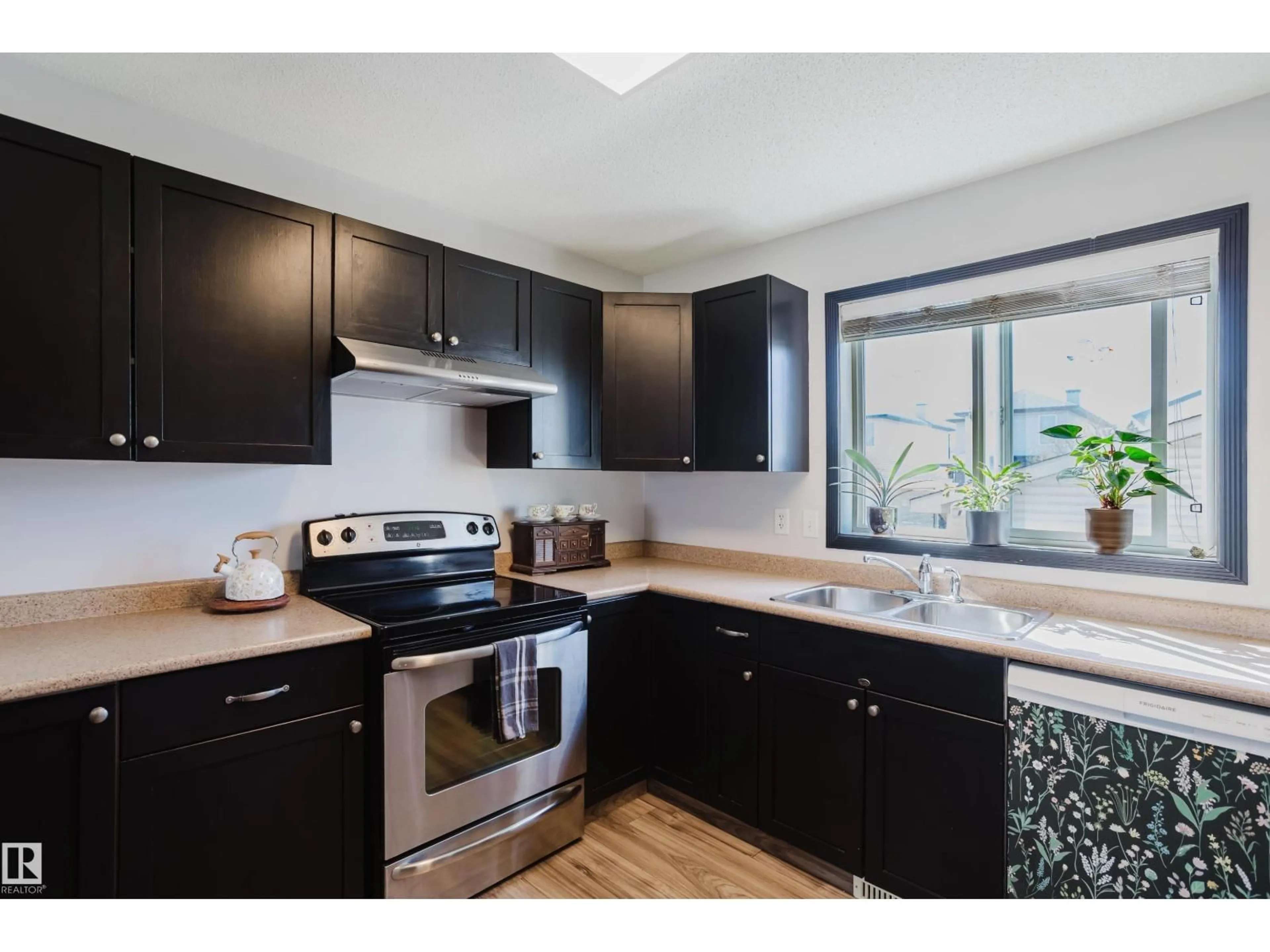 Standard kitchen, unknown for 15 VENICE BV, Spruce Grove Alberta T7X4P6