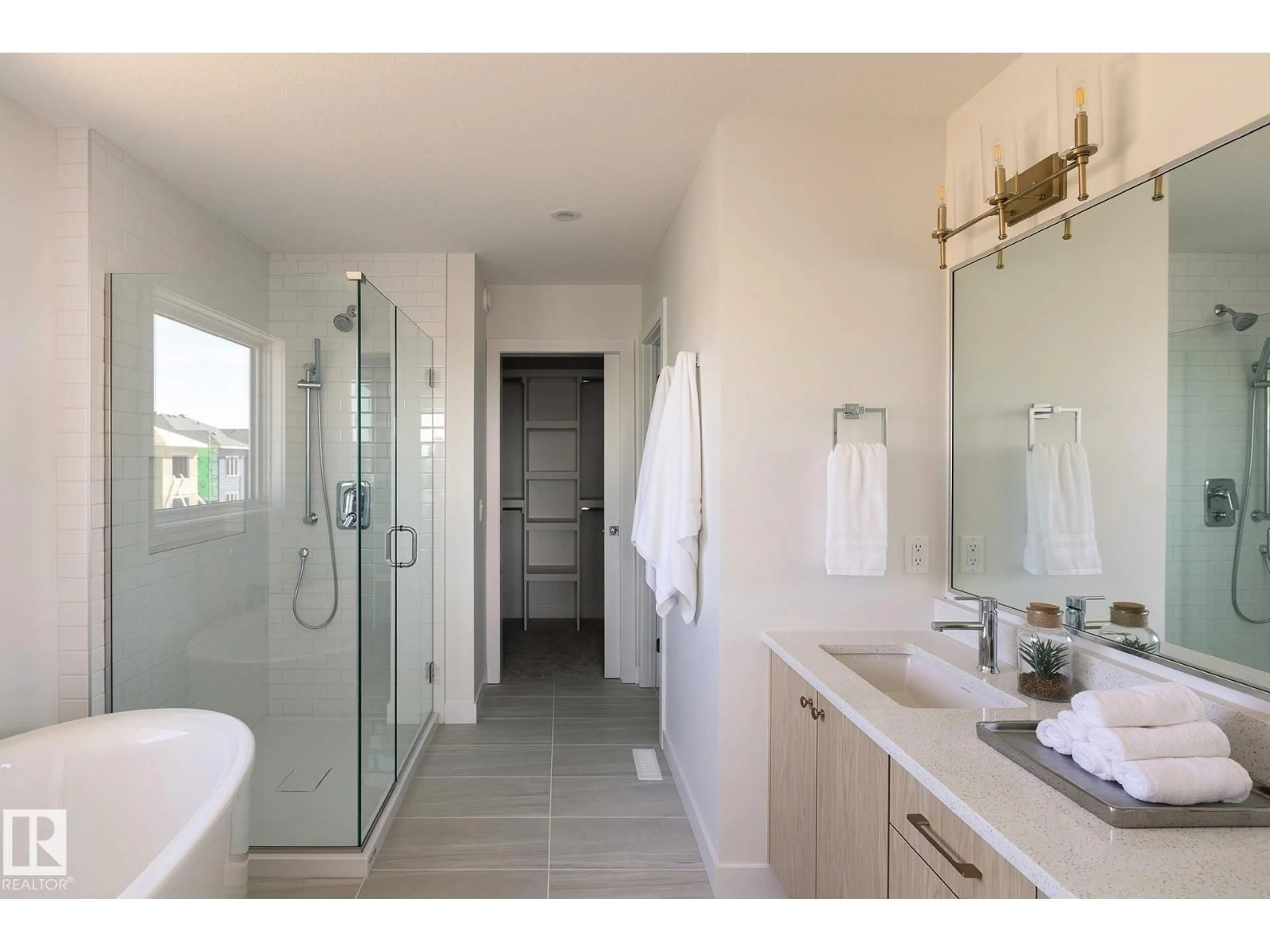 Contemporary bathroom, ceramic/tile floor for 75 CHARTRES CL, St. Albert Alberta T8N0R6