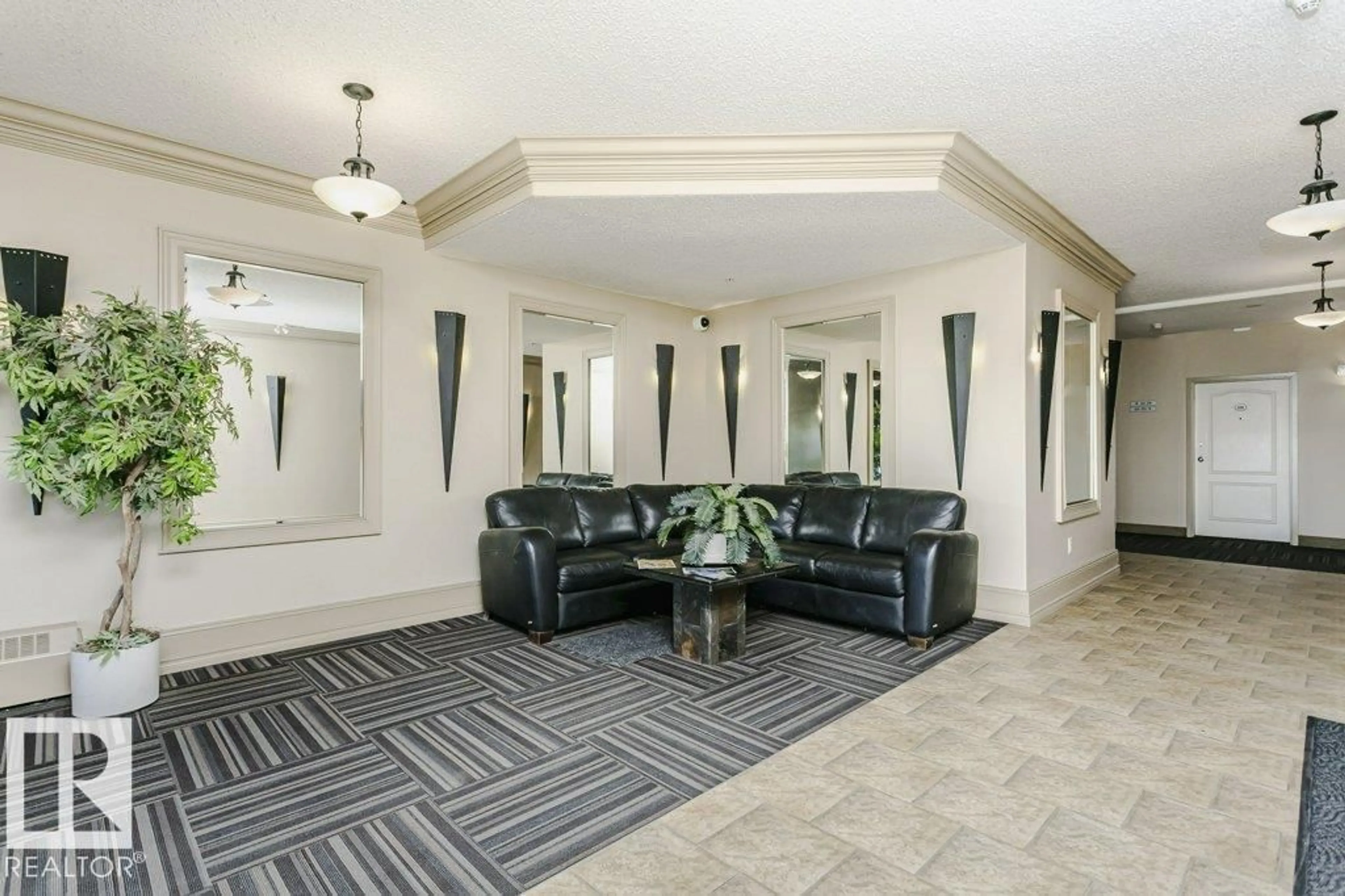 Lobby for 323 16807 100 AV NW, Edmonton Alberta T5P4Z6
