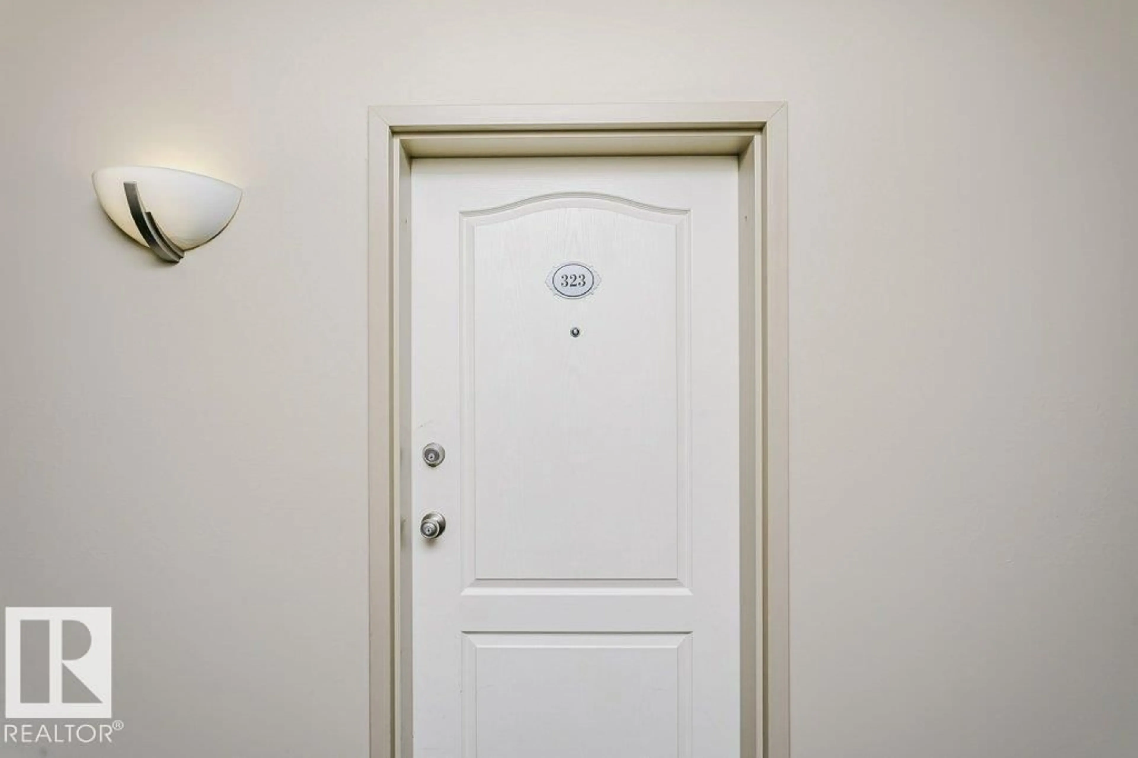 Indoor entryway for 323 16807 100 AV NW, Edmonton Alberta T5P4Z6