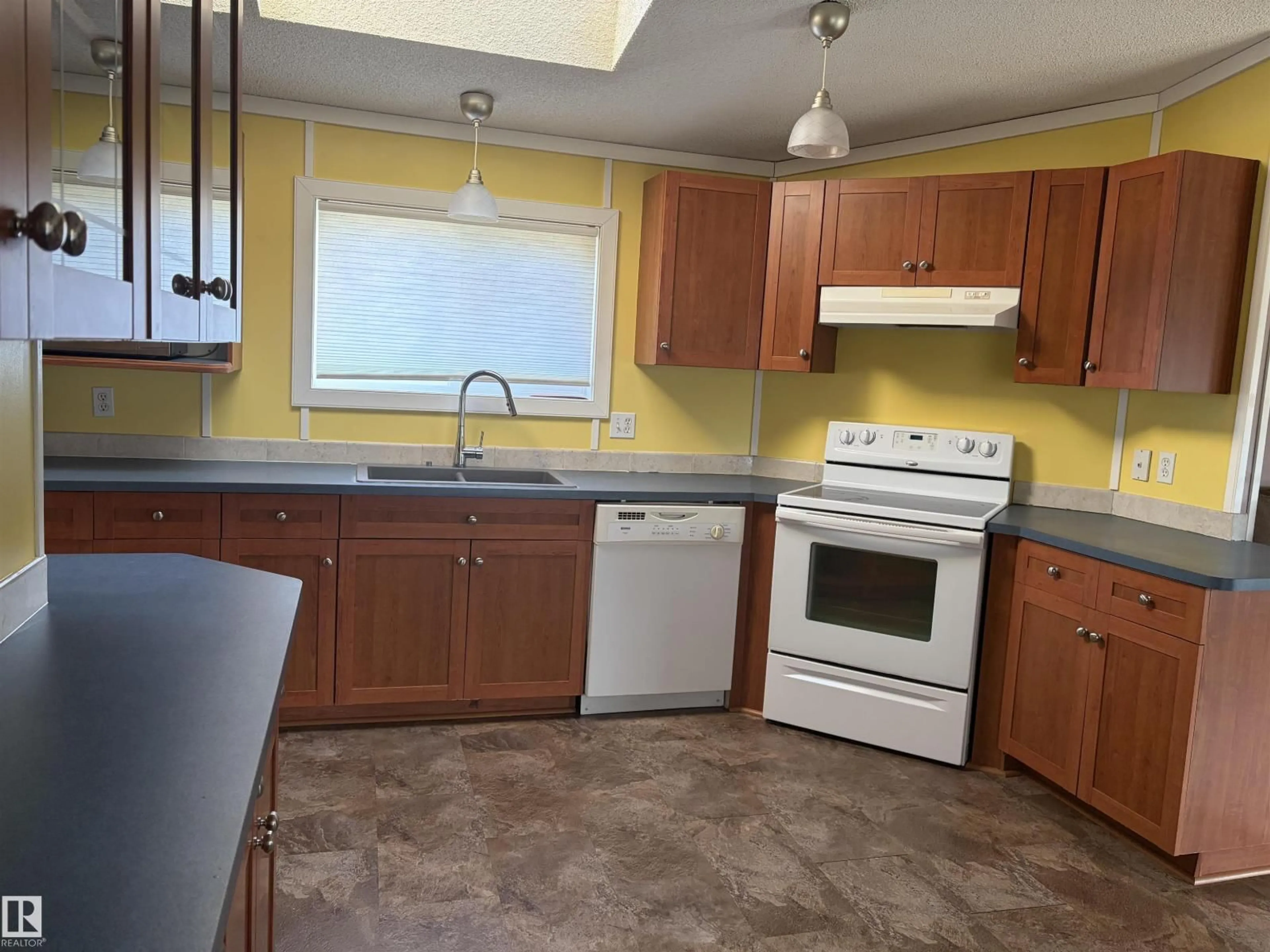 Standard kitchen, unknown for 4911 49 STREET, Ardmore Alberta T0A0B0