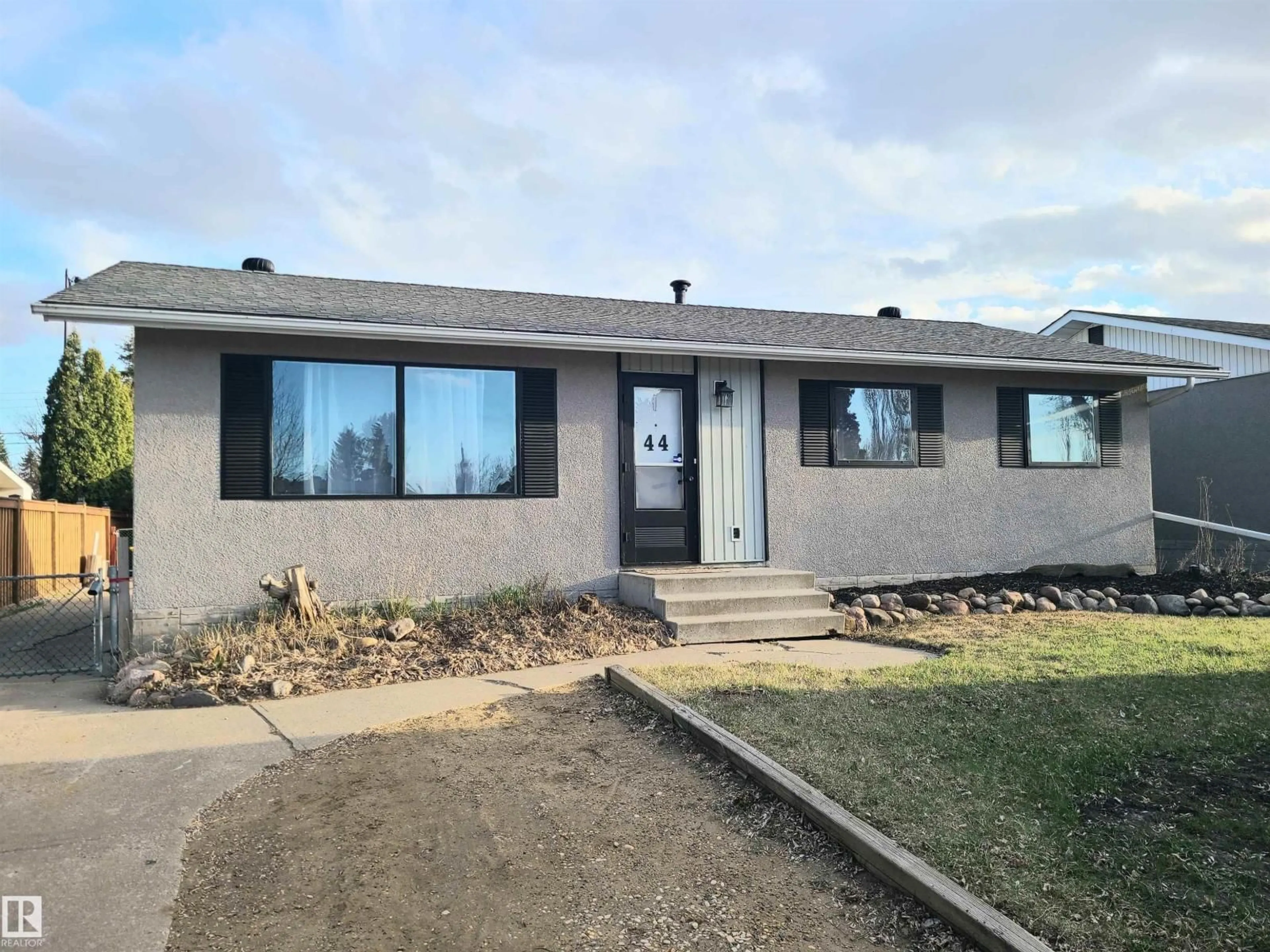 Home with vinyl exterior material, street for 44 IVY CR, Sherwood Park Alberta T8A1W4