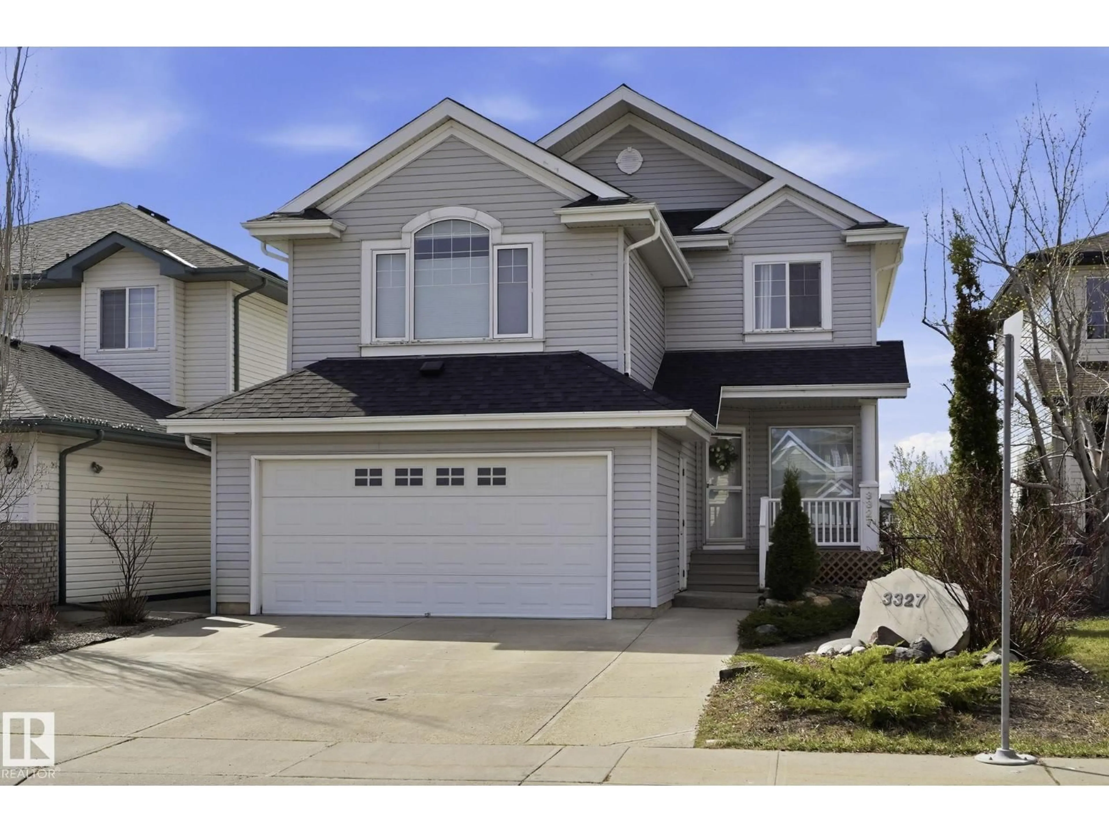 Home with vinyl exterior material, street for 3327 32 AV, Edmonton Alberta T6T1X7