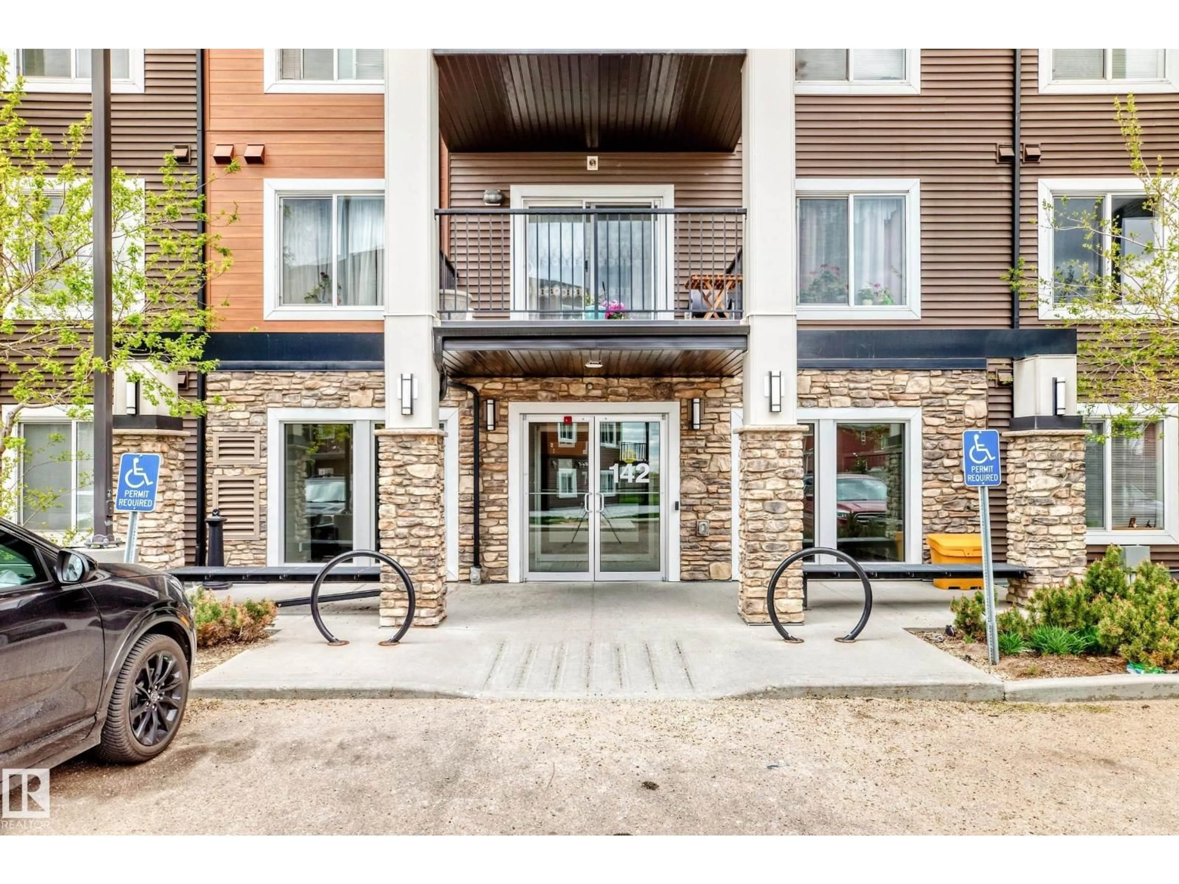 Indoor entryway for 142 - 311 EBBERS BV, Edmonton Alberta T5Y3W2