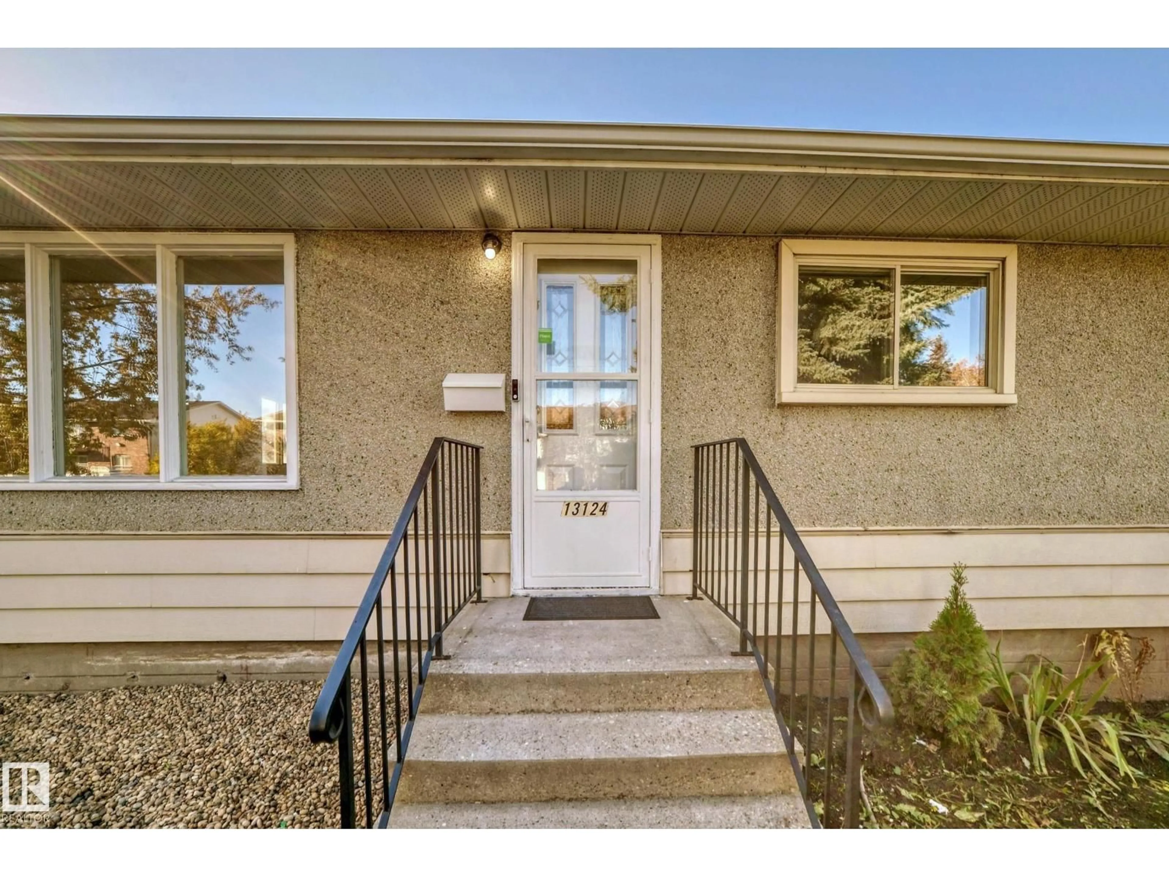 Indoor entryway for NW - 13124 83 ST, Edmonton Alberta T5E2W6