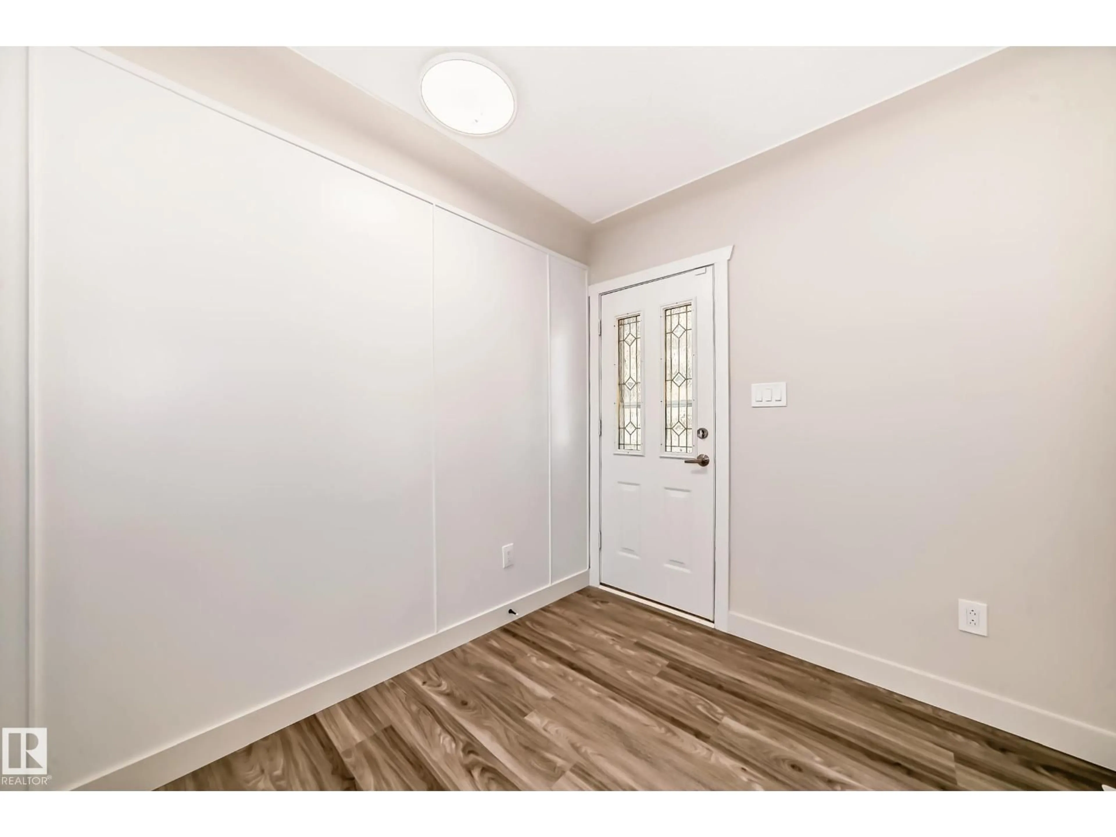 Indoor entryway for NW - 13124 83 ST, Edmonton Alberta T5E2W6