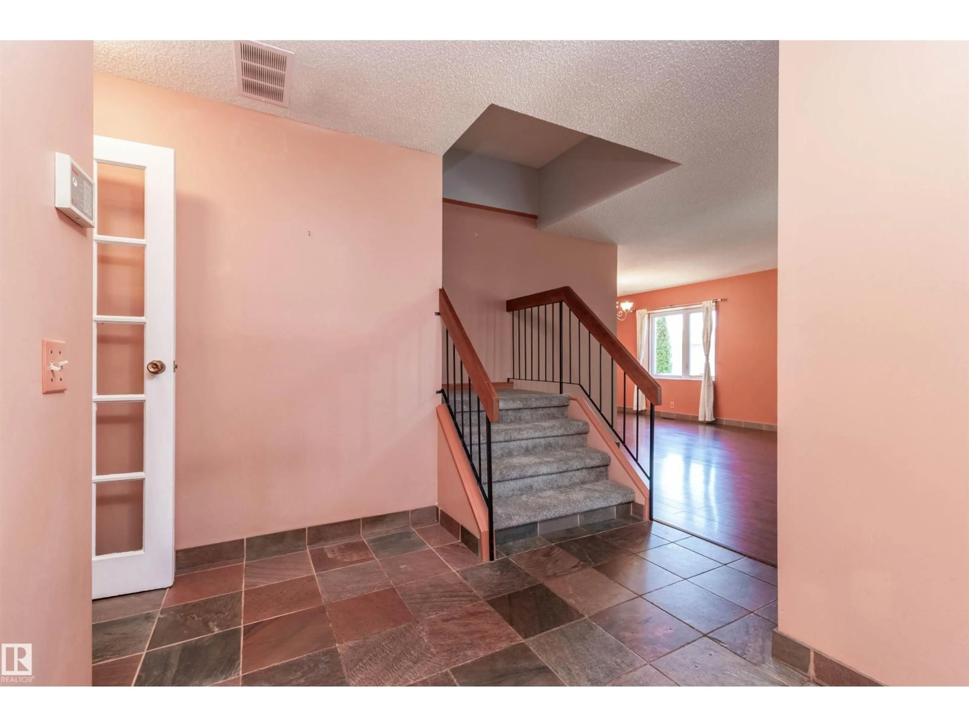 Indoor entryway for 6 WOODFIELD PL, Sherwood Park Alberta T8A4A2