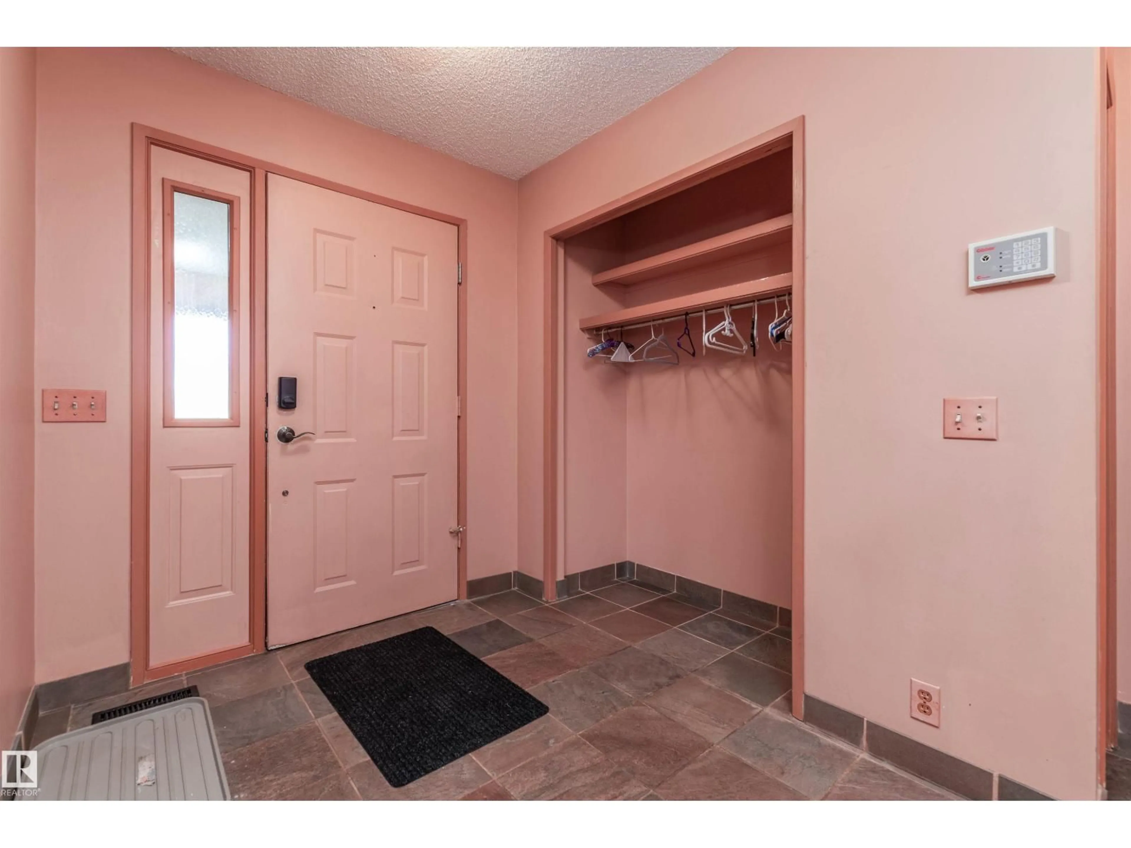 Indoor entryway for 6 WOODFIELD PL, Sherwood Park Alberta T8A4A2