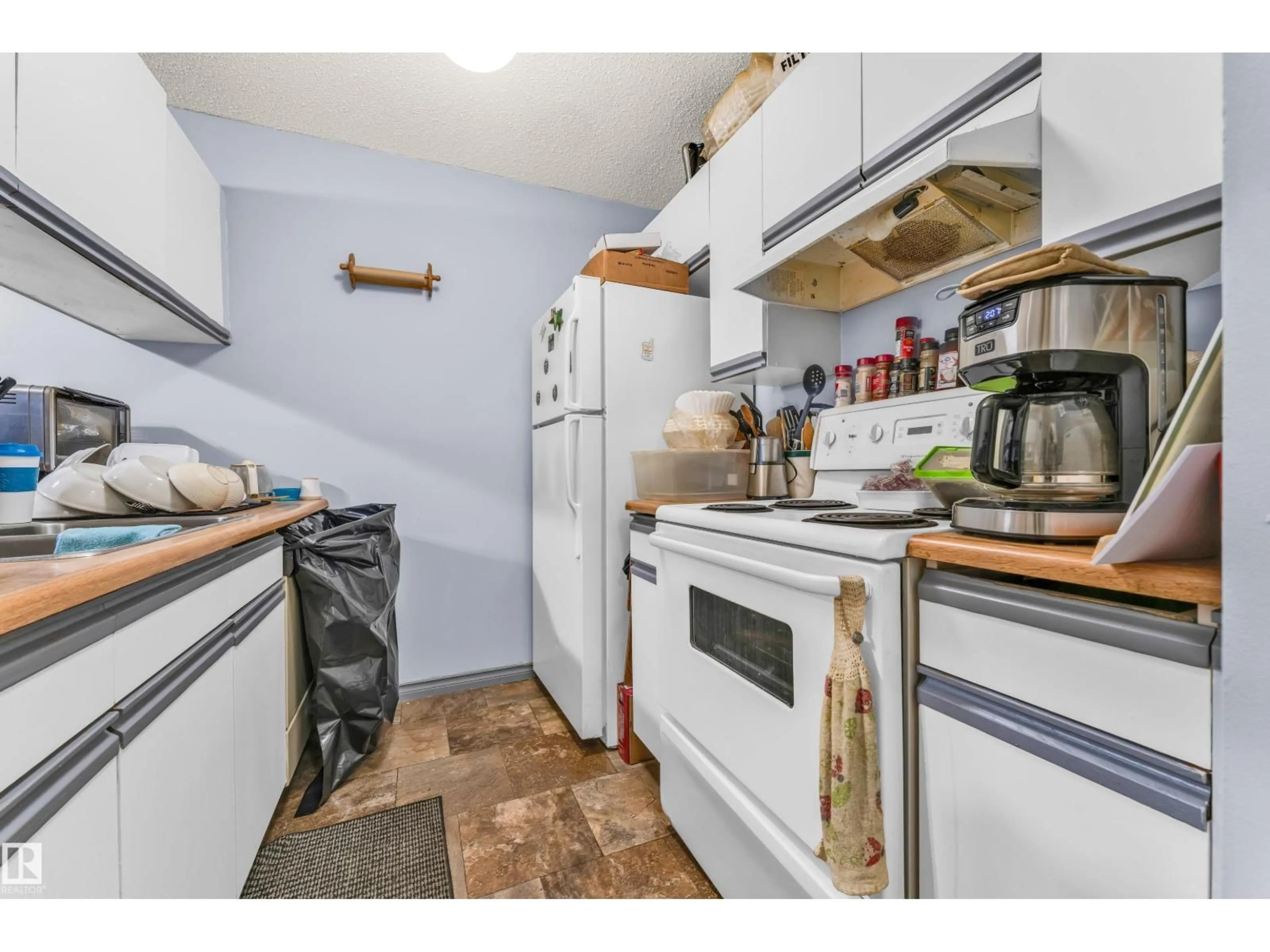 Standard kitchen, unknown for 101 - 10136 160 ST, Edmonton Alberta T5P3E7