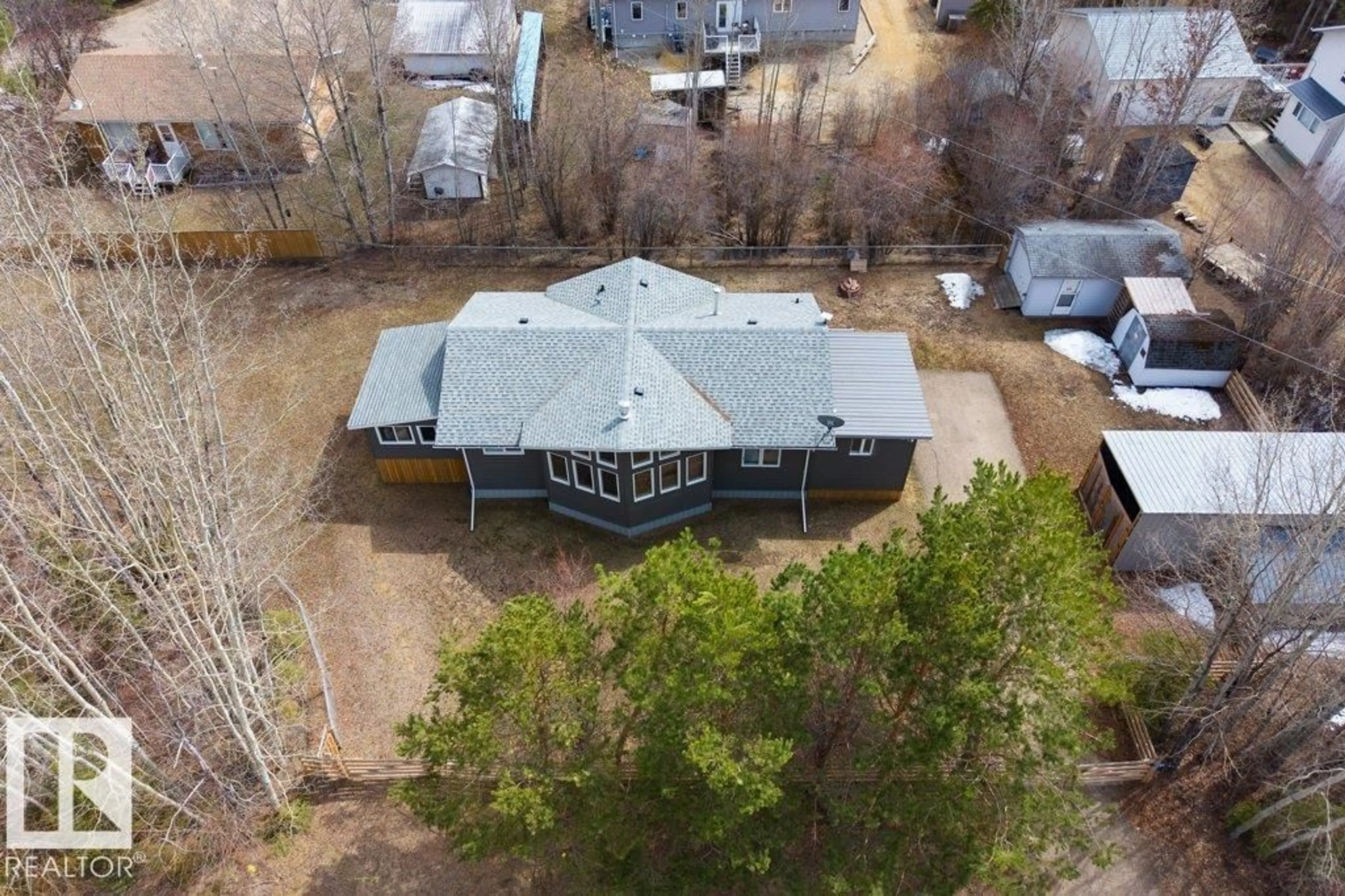 A pic from outside/outdoor area/front of a property/back of a property/a pic from drone, building for 1651 LAKEVIEW LN, Rural Opportunity M.D. Alberta T0G1K0