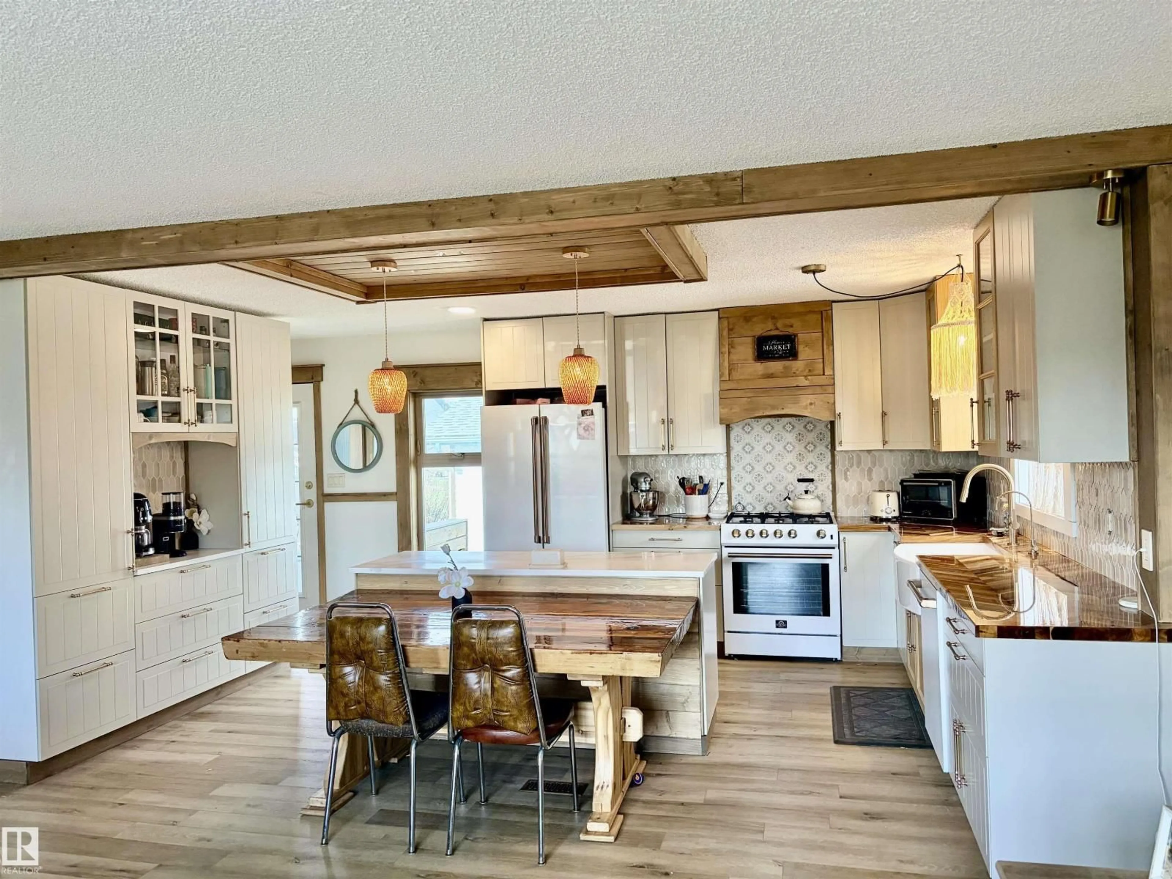 Open concept kitchen, unknown for 5132 54 AV, Mundare Alberta T0B3H0