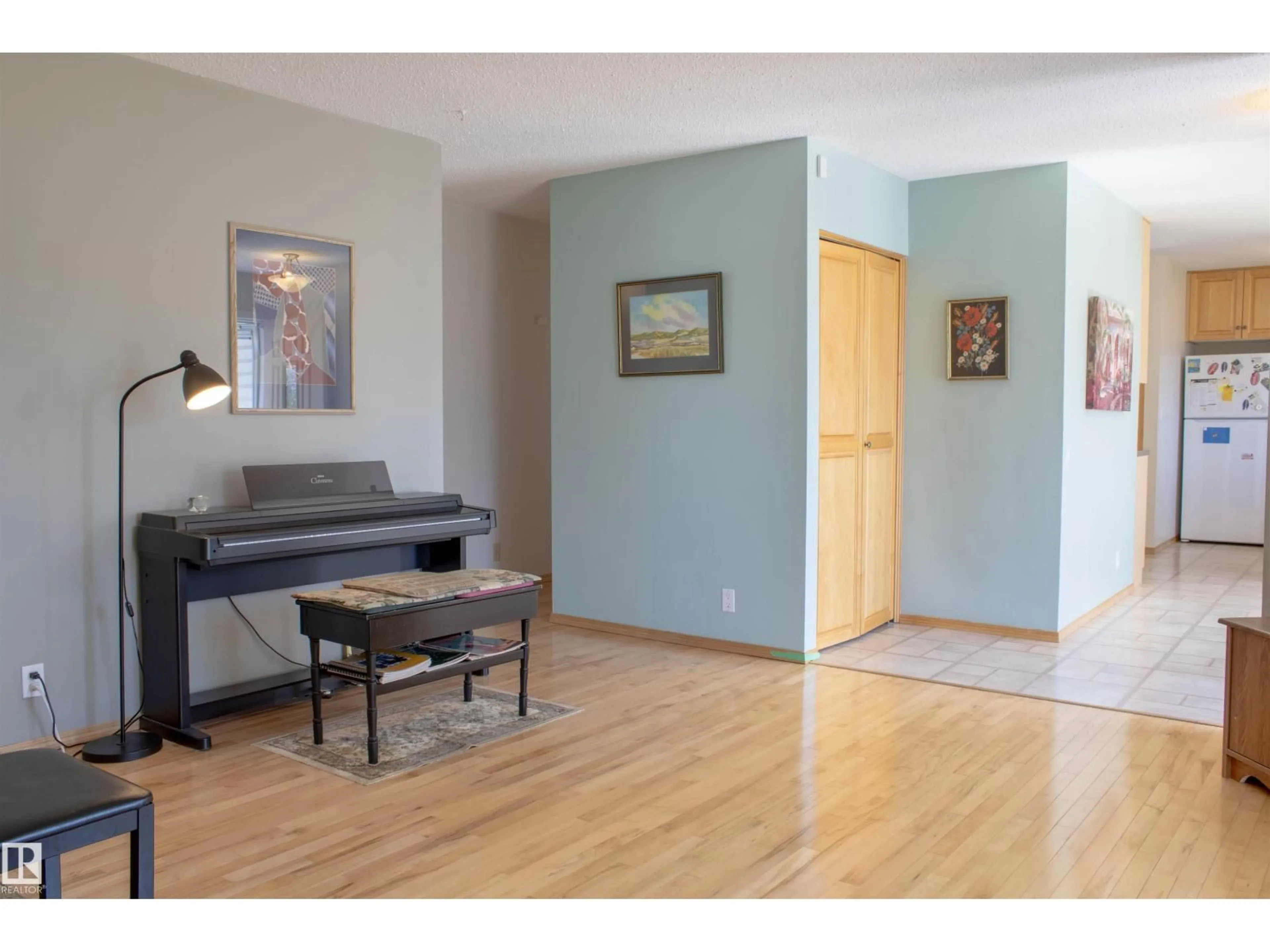 Unknown for 8651 27 AV, Edmonton Alberta T6T1X7