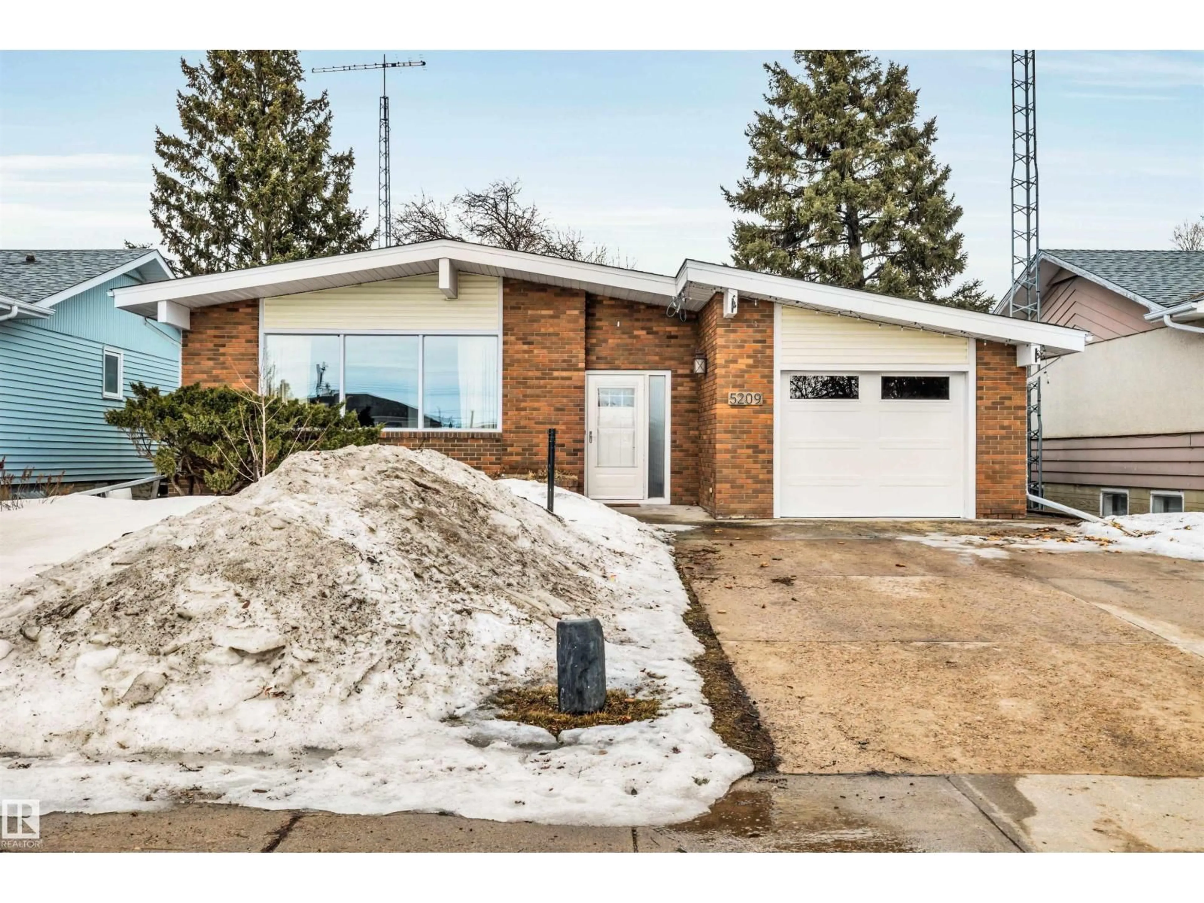 Home with brick exterior material, street for 5209 45 AV, Vegreville Alberta T9C1A2