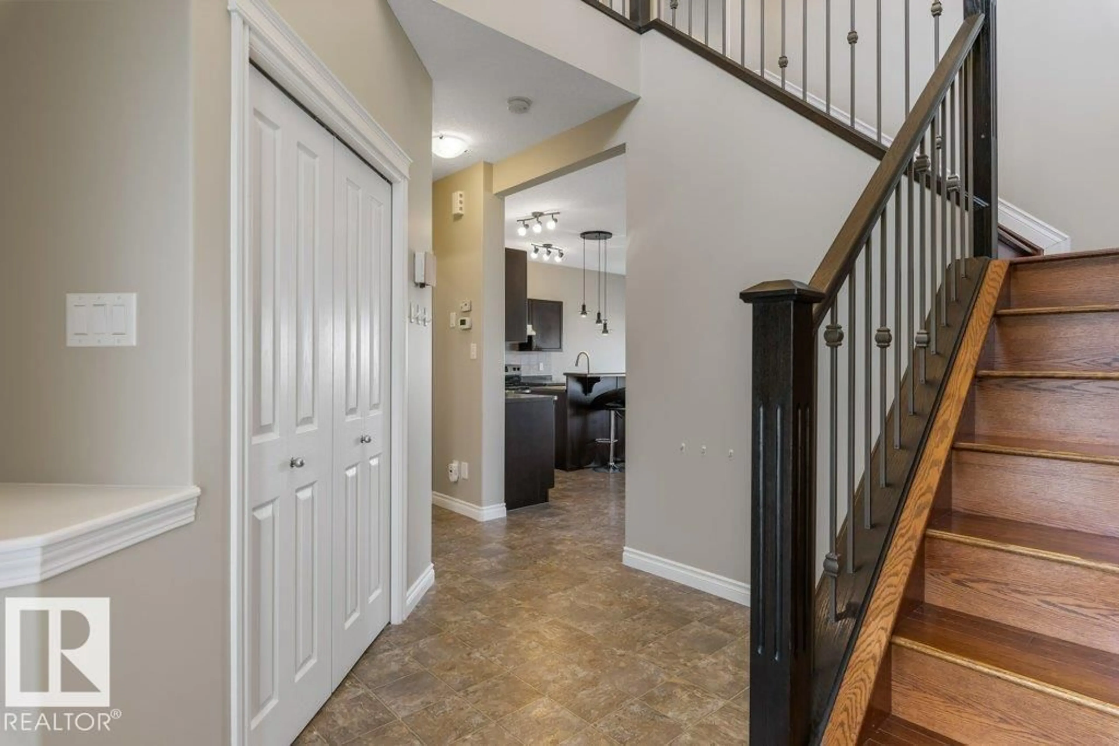 Indoor entryway for 20678 93A AV, Edmonton Alberta T5T4B5