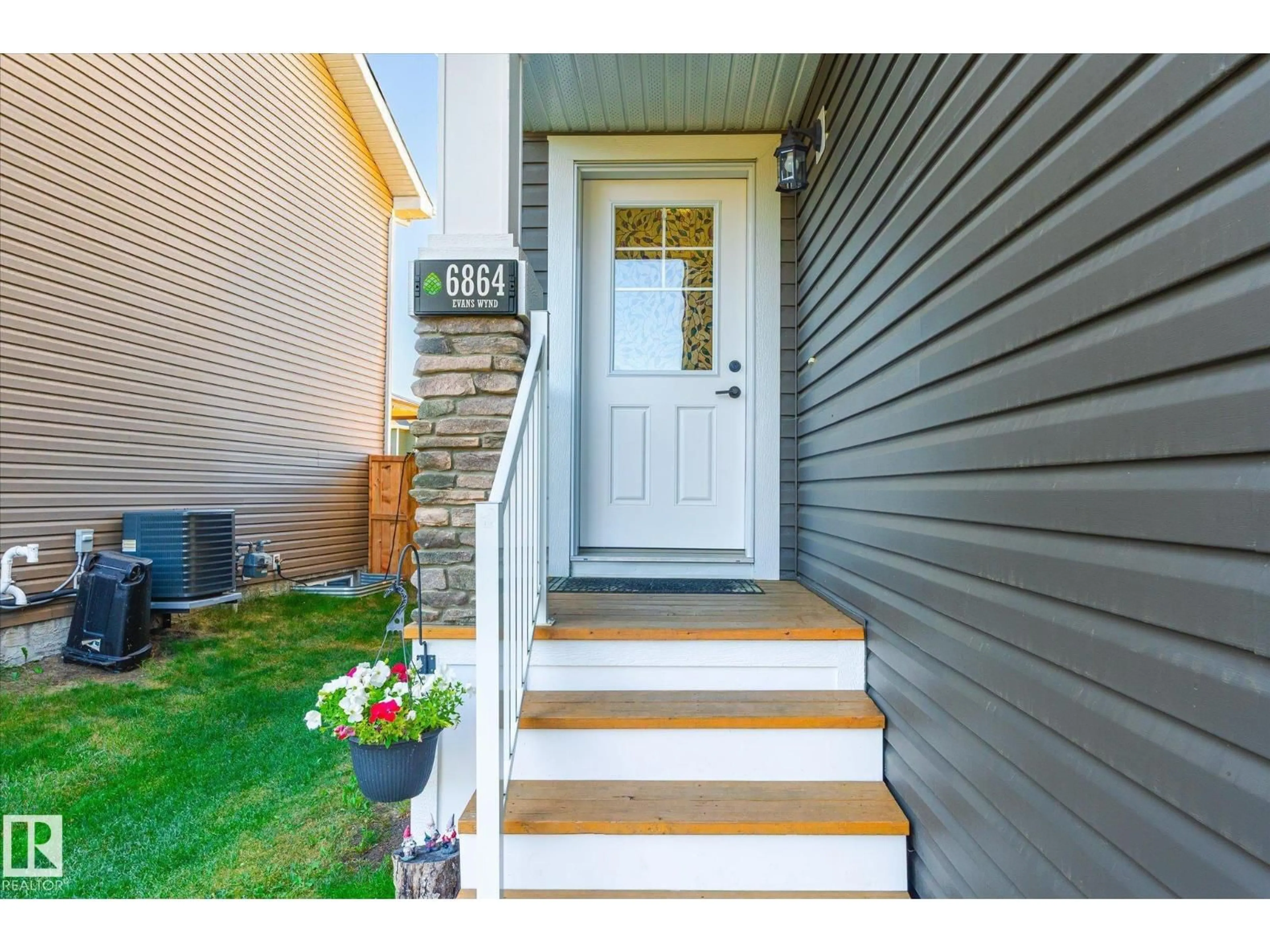 Indoor entryway for 6864 EVANS WD, Edmonton Alberta T6M0T6