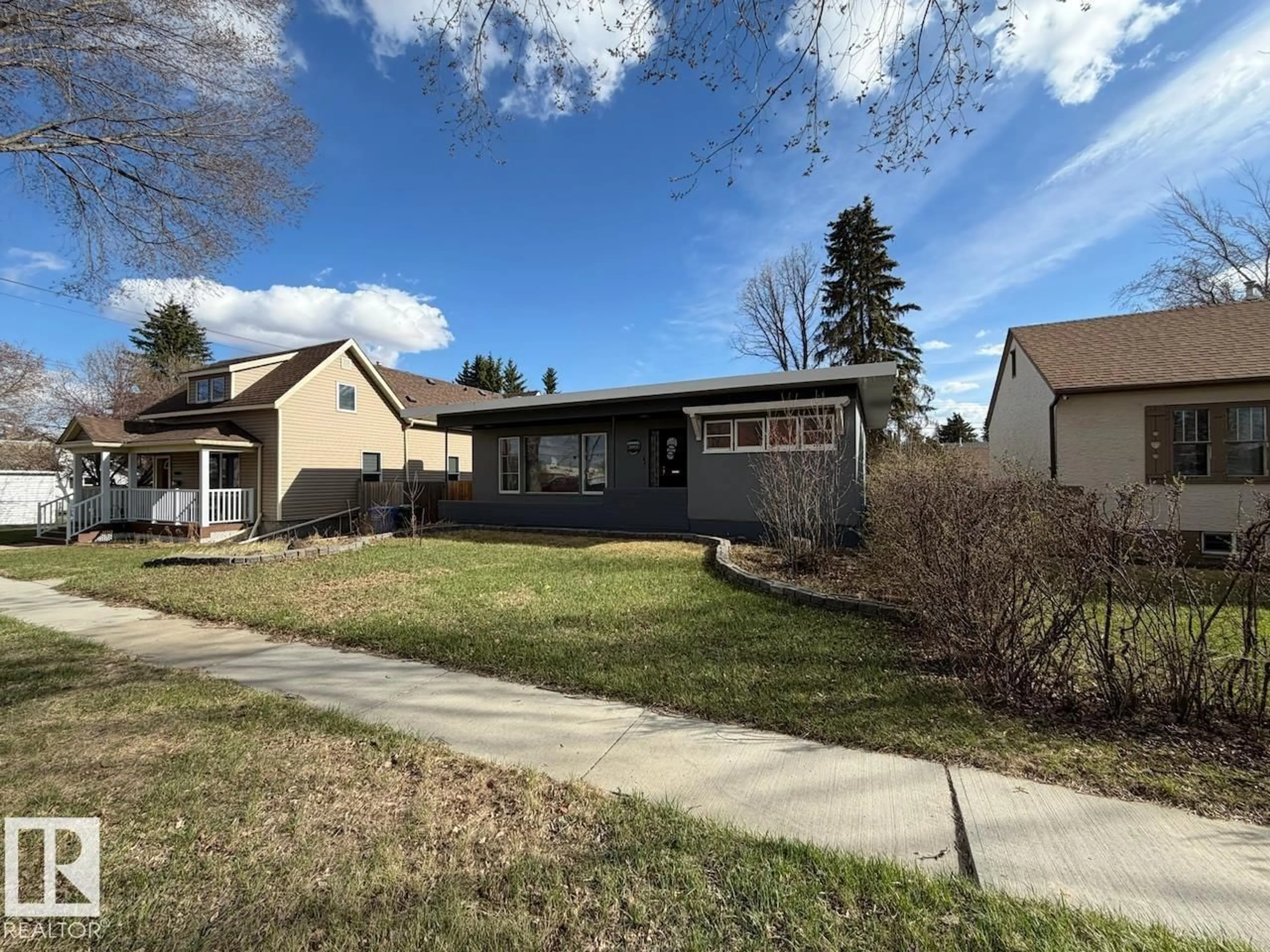 Home with vinyl exterior material, street for 5003 46 AV, Wetaskiwin Alberta T9A0H4