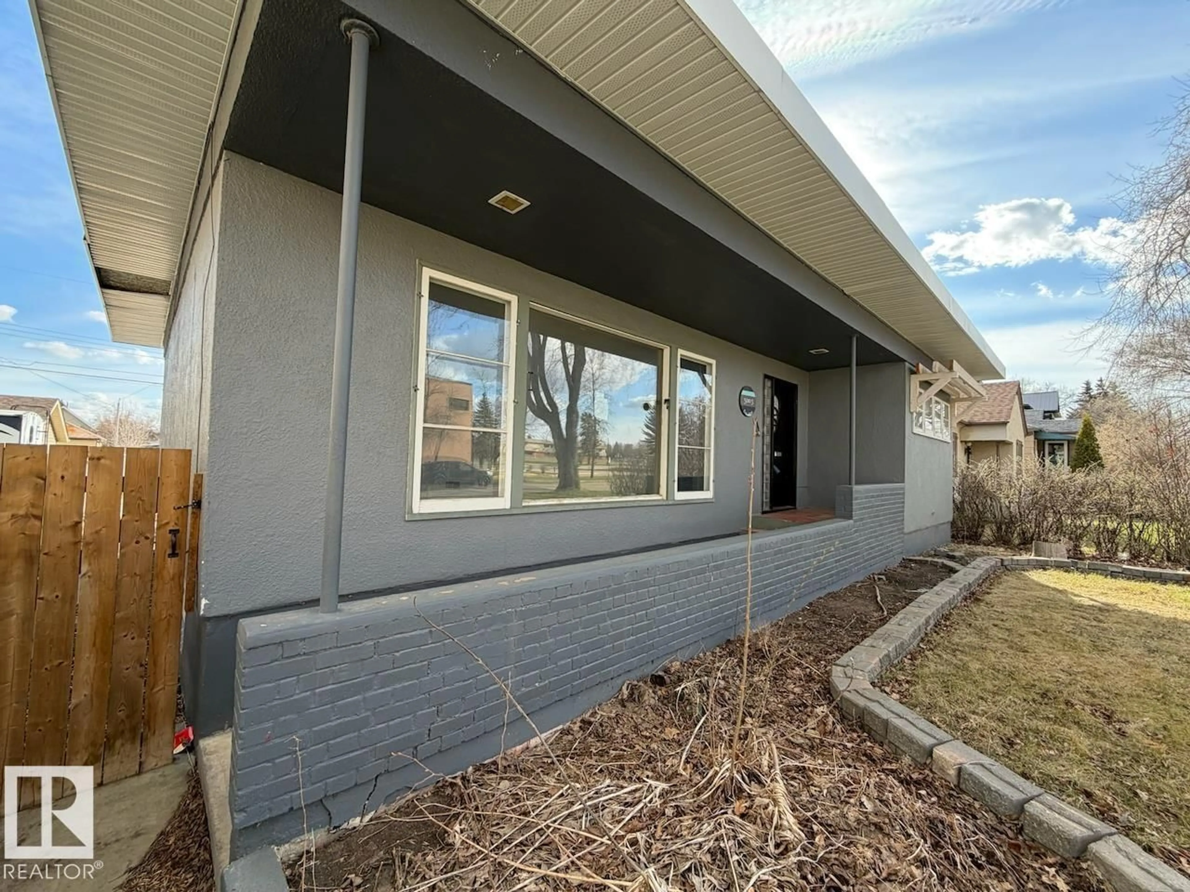 Home with vinyl exterior material, building for 5003 46 AV, Wetaskiwin Alberta T9A0H4