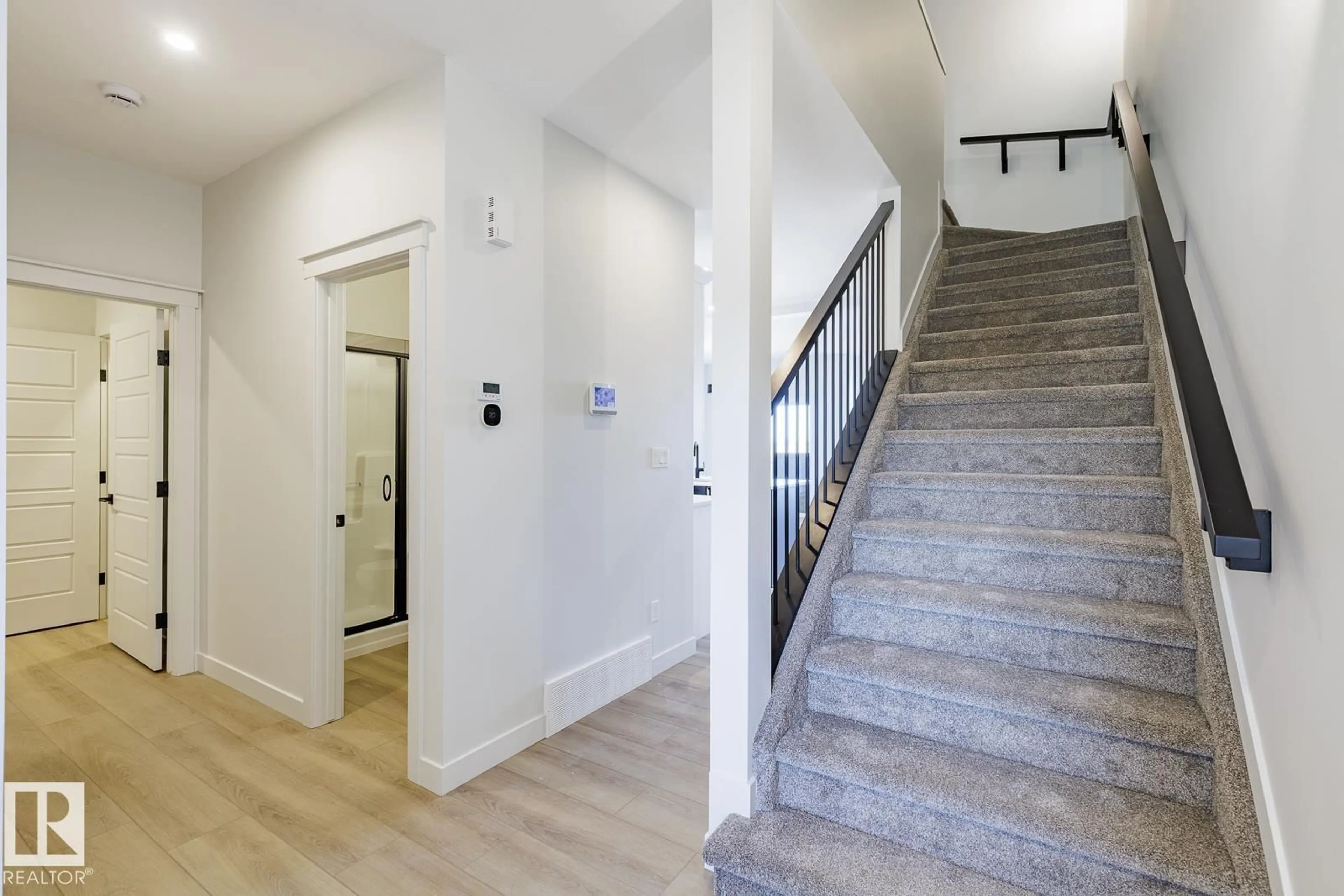 Indoor foyer for 286 LODGE POLE PL, Leduc Alberta T9E0K7