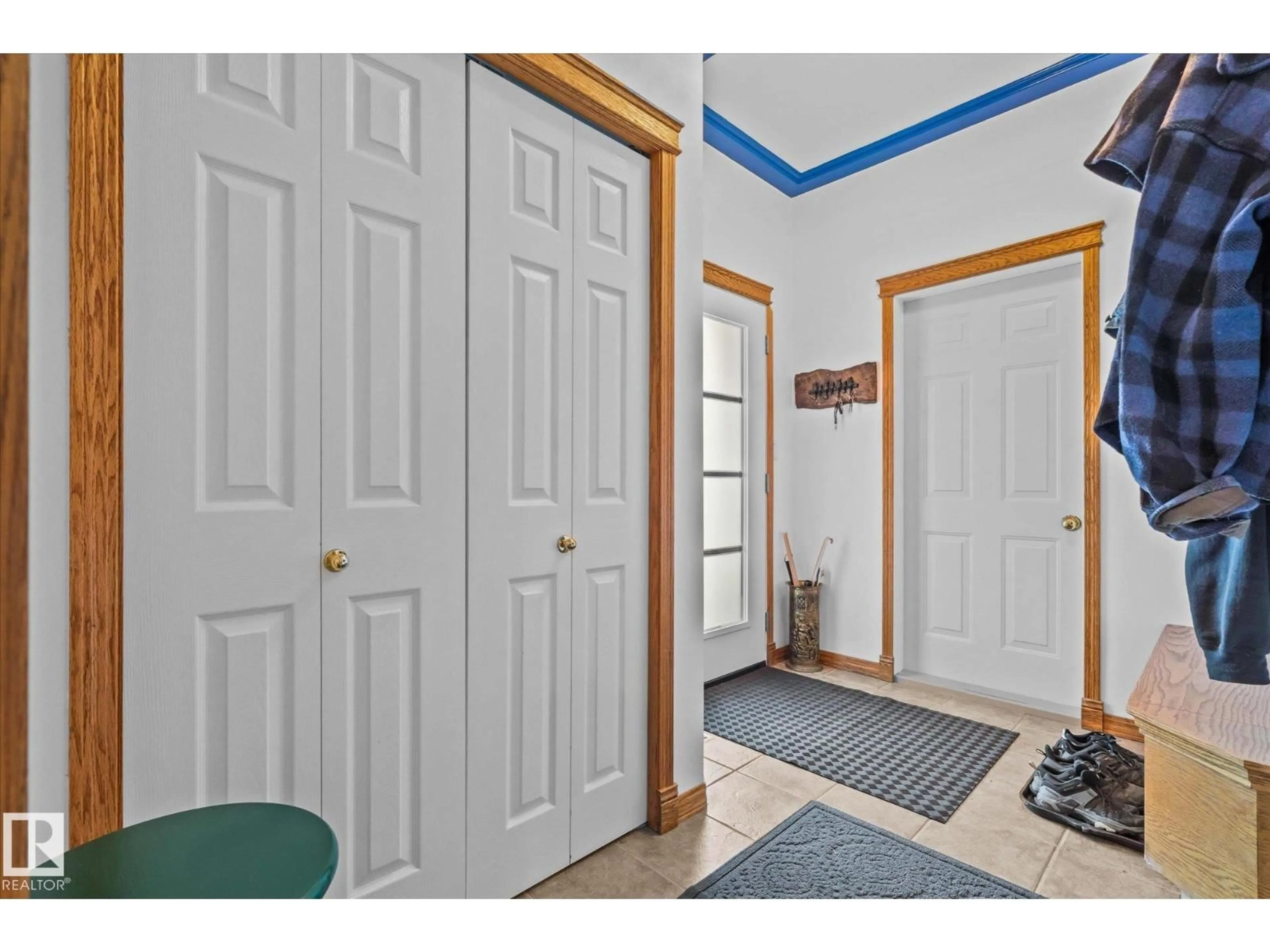 Indoor entryway for 54426 RGE ROAD 15, Rural Lac Ste. Anne County Alberta T0E1V0