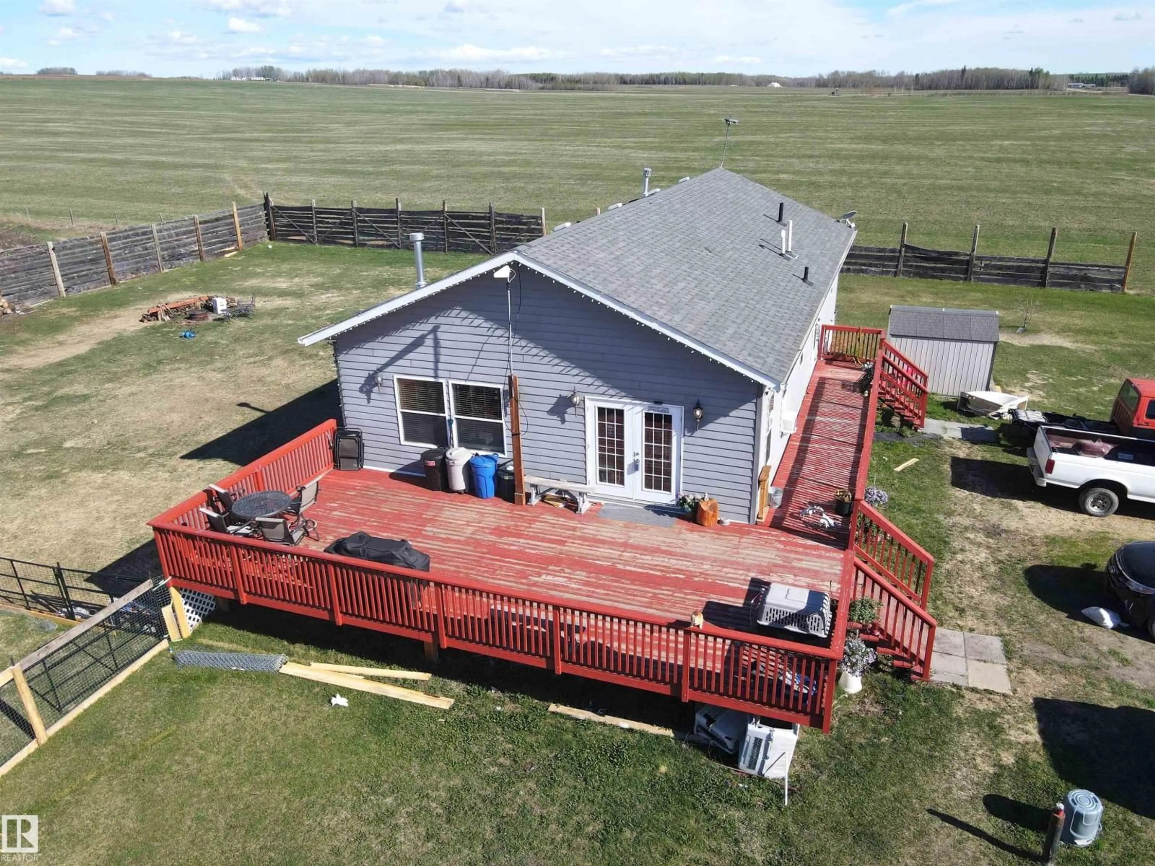 A pic from outside/outdoor area/front of a property/back of a property/a pic from drone, building for 50116 RANGE ROAD 71, Rural Brazeau County Alberta T7A2A2