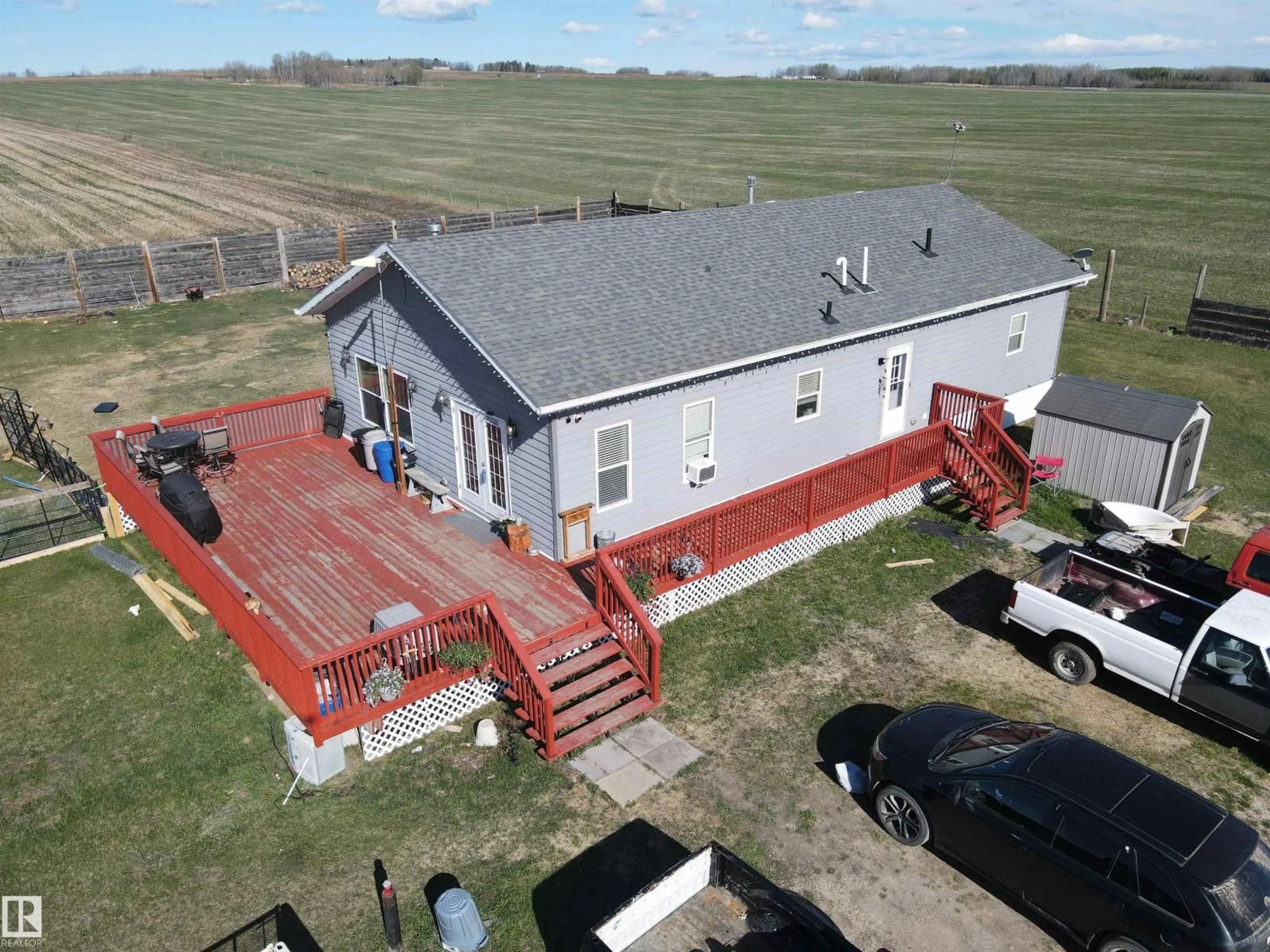 A pic from outside/outdoor area/front of a property/back of a property/a pic from drone, building for 50116 RANGE ROAD 71, Rural Brazeau County Alberta T7A2A2