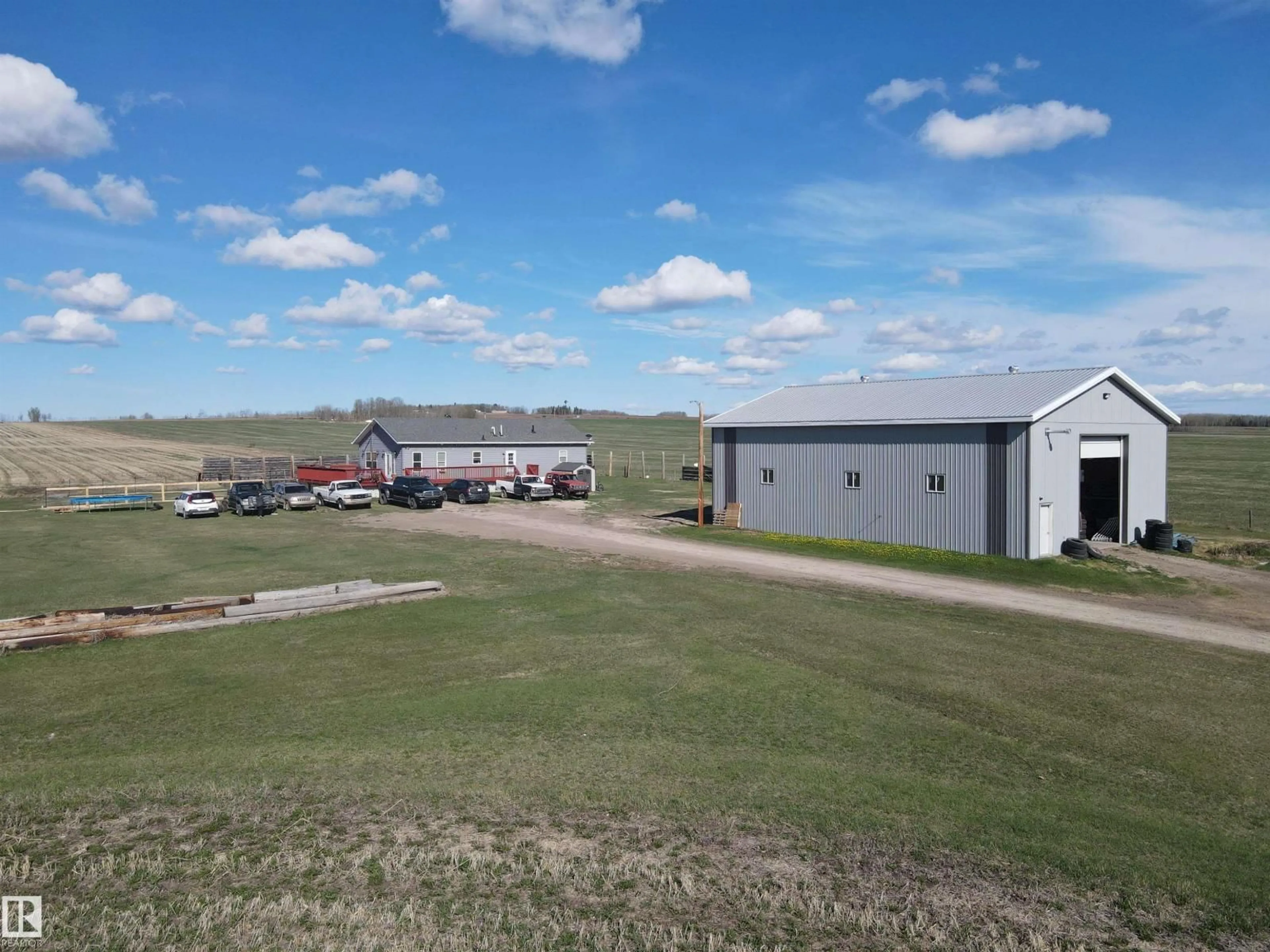 A pic from outside/outdoor area/front of a property/back of a property/a pic from drone, building for 50116 RANGE ROAD 71, Rural Brazeau County Alberta T7A2A2