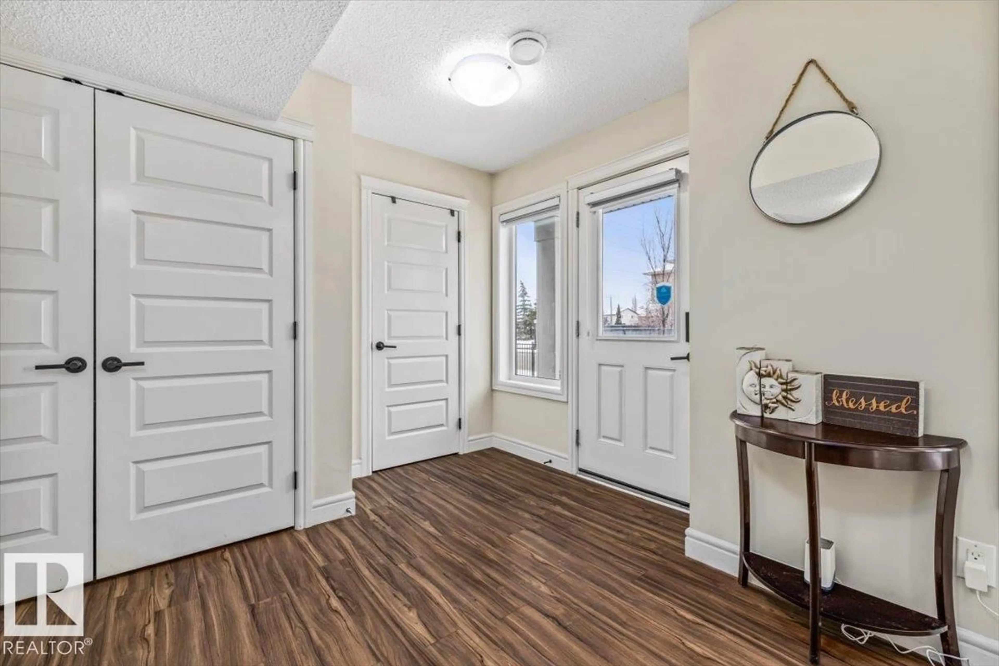 Indoor entryway for #4 - 16335 84 ST, Edmonton Alberta T5Z0S1