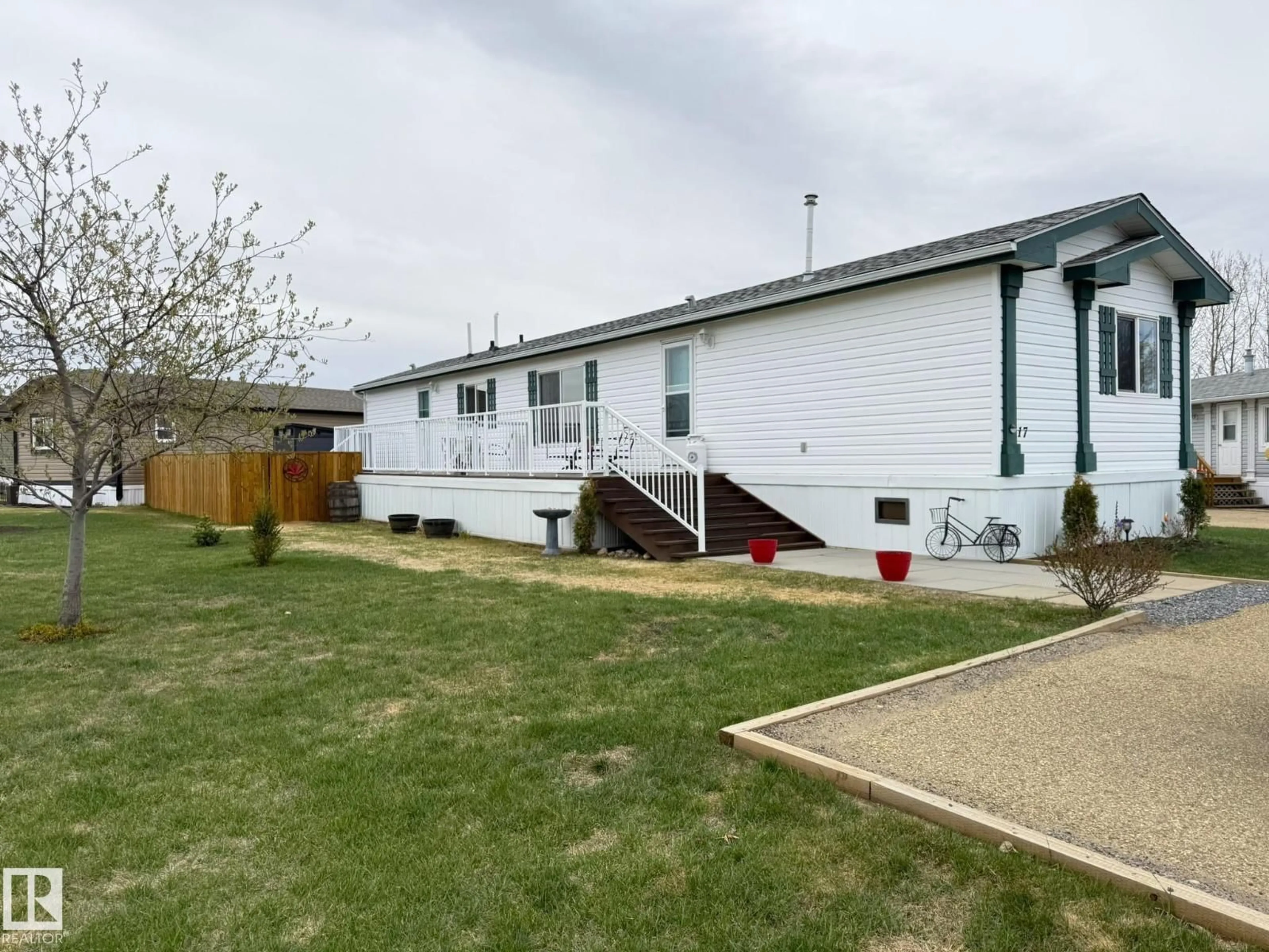 A pic from outside/outdoor area/front of a property/back of a property/a pic from drone, street for 17 MIDLAND RD, Millet Alberta T0C1Z0