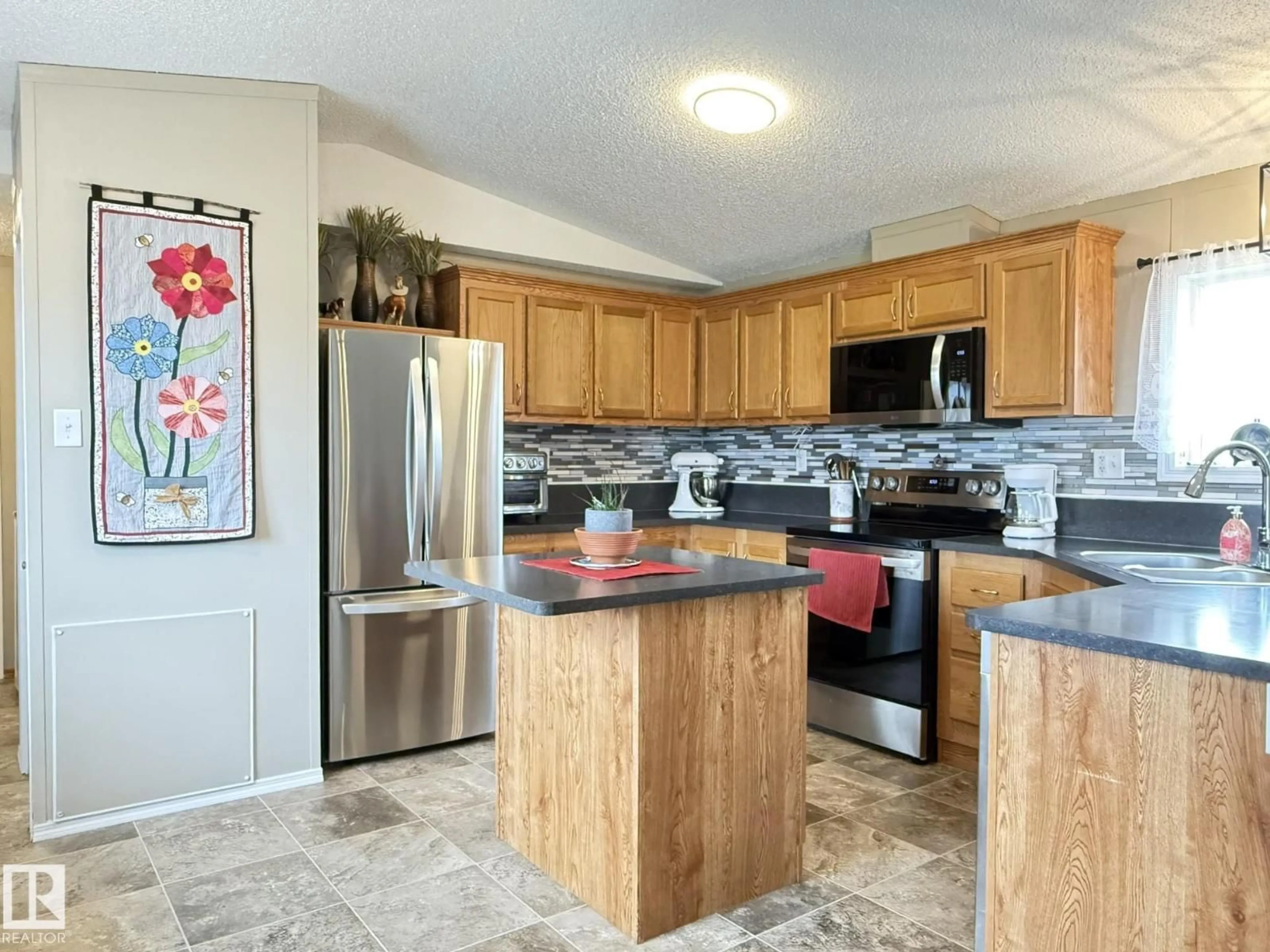 Open concept kitchen, unknown for 17 MIDLAND RD, Millet Alberta T0C1Z0