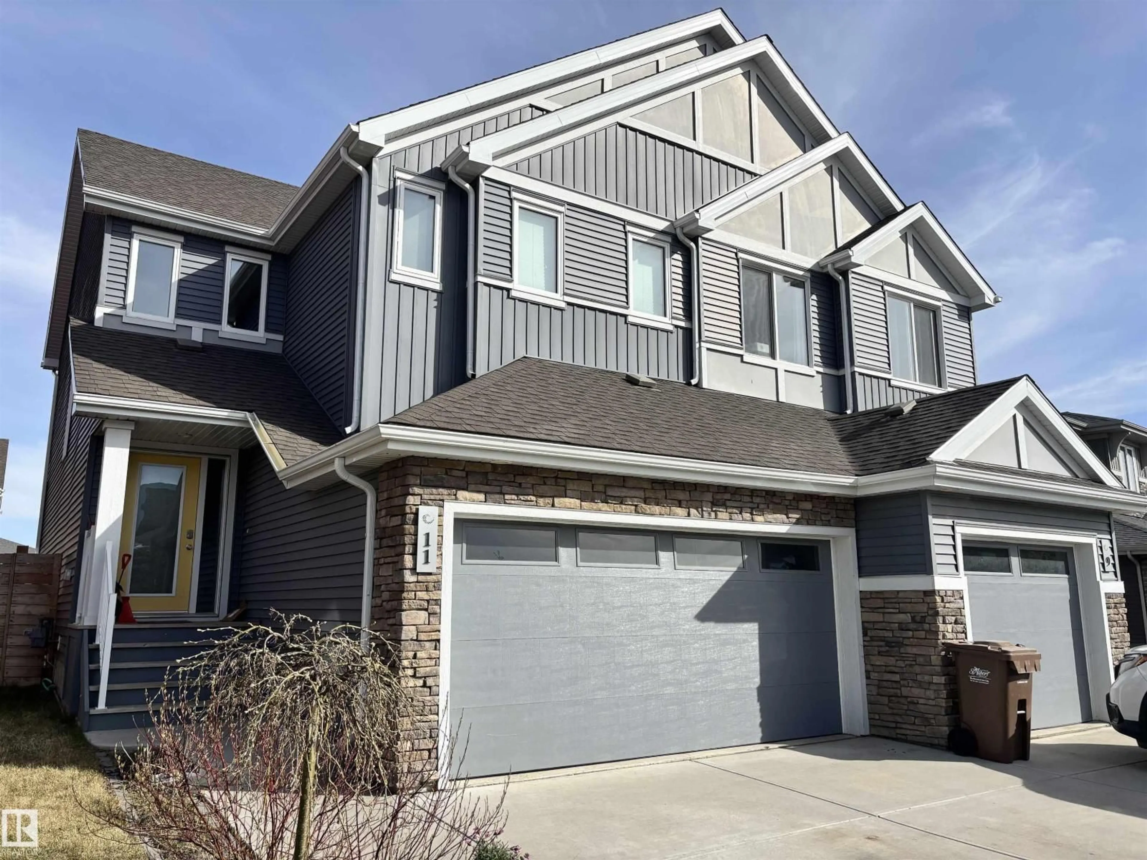 Home with vinyl exterior material, street for 11 JAMES CR, St. Albert Alberta T8N7S6