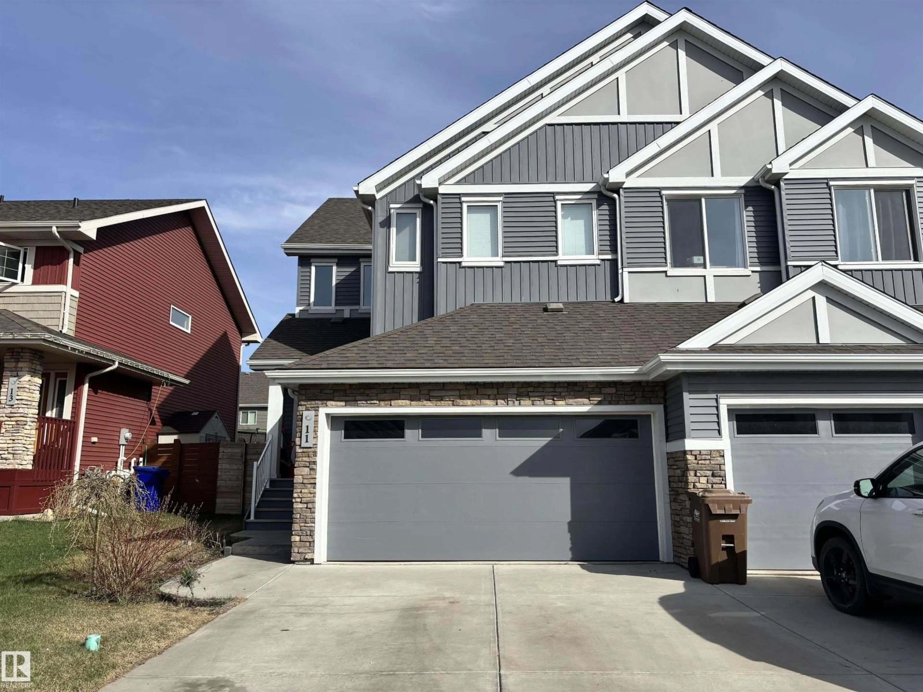 Home with vinyl exterior material, street for 11 JAMES CR, St. Albert Alberta T8N7S6