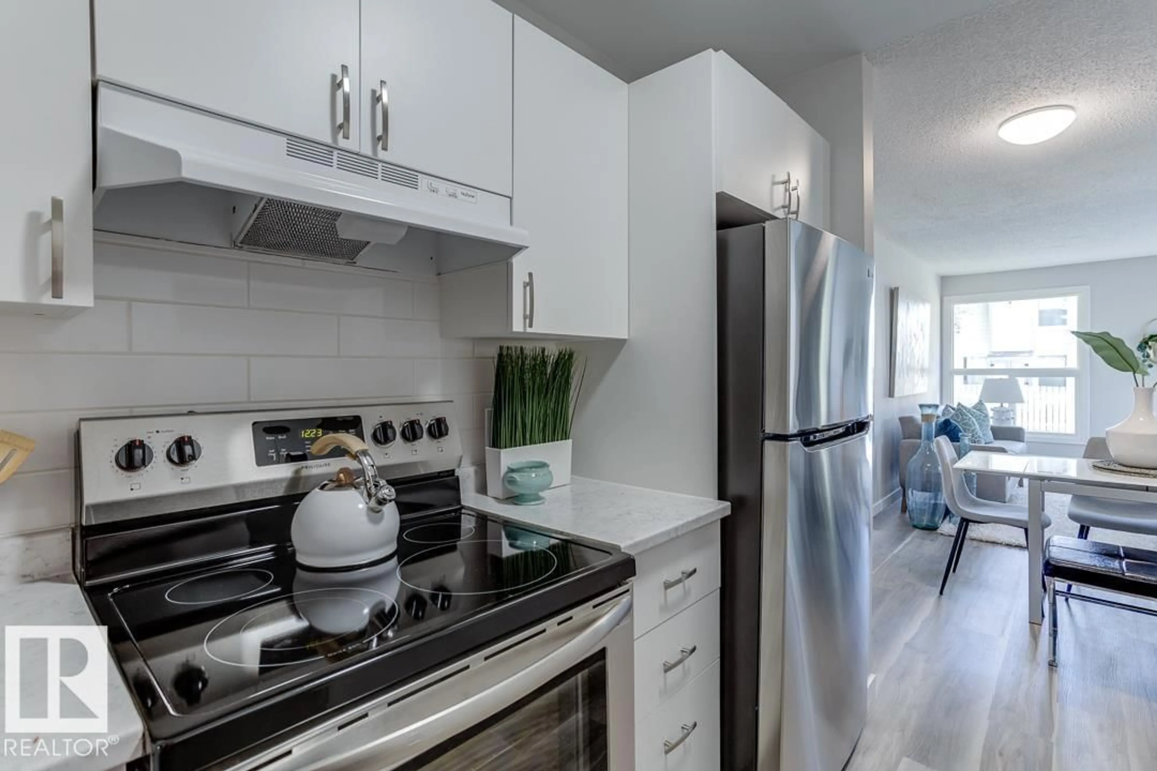 Unknown for 7032 MILL WOODS RD, Edmonton Alberta T6K3M3