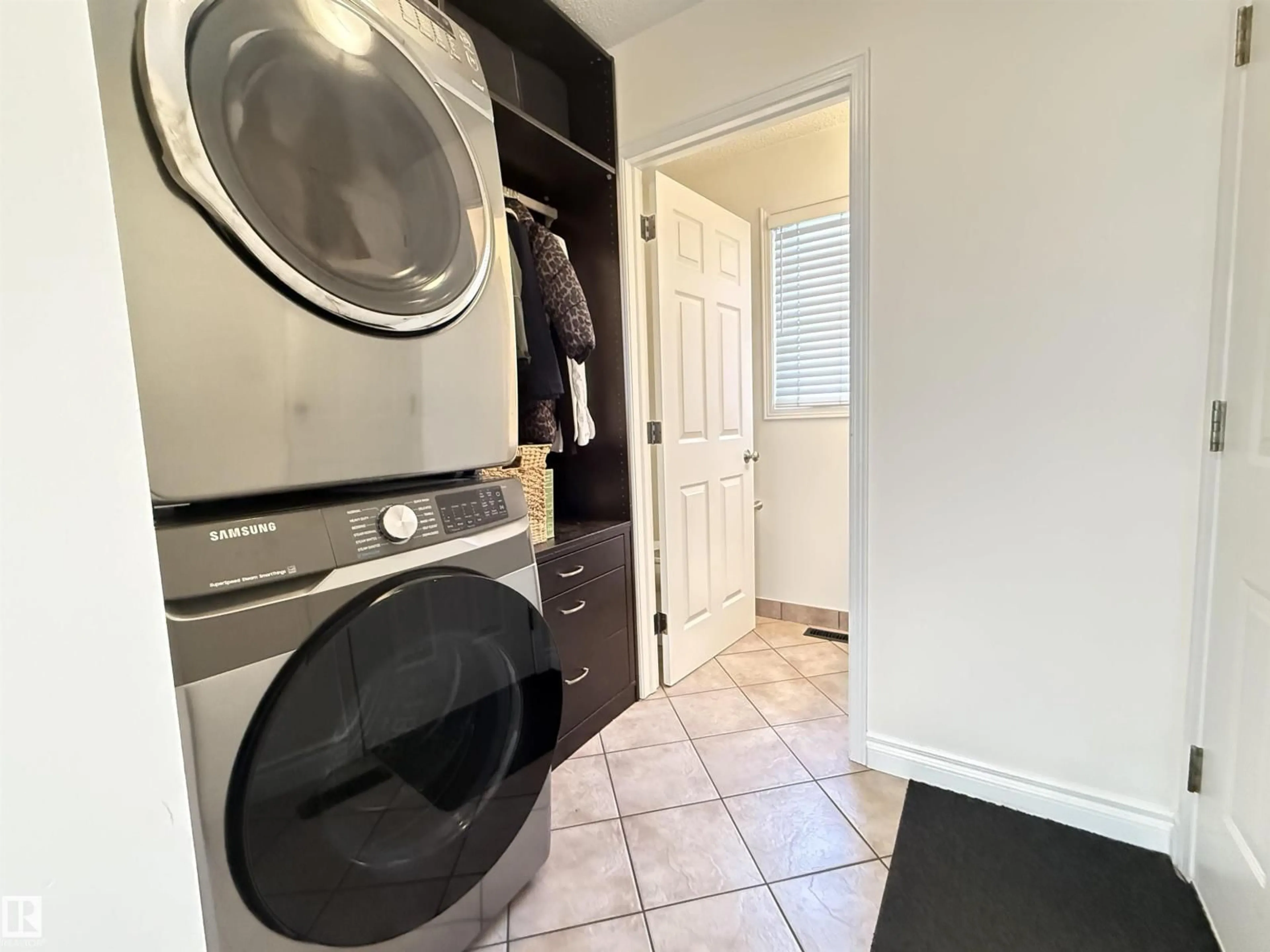 Laundry room for 13 CANYON DR, Sherwood Park Alberta T8H1N3