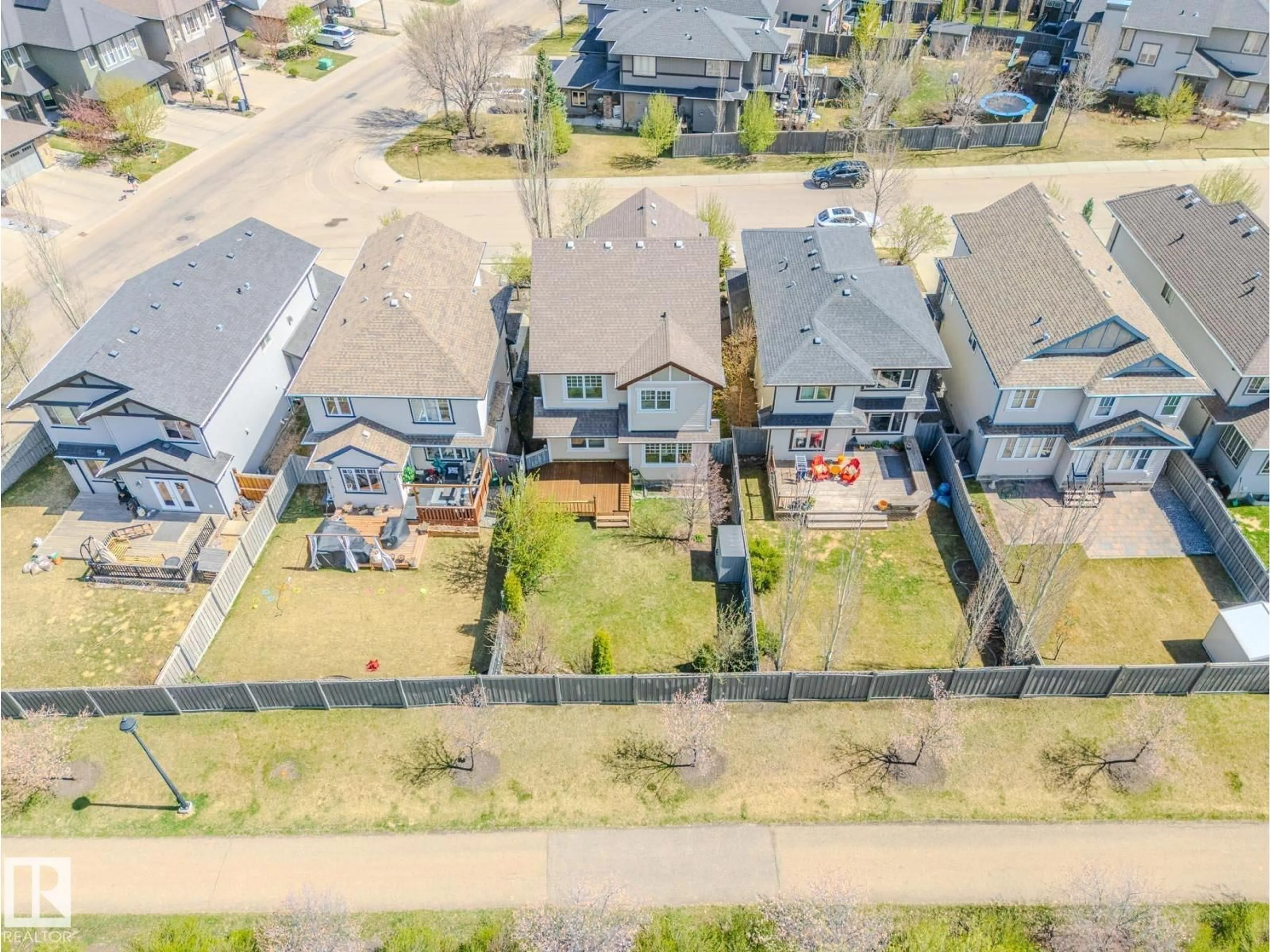 A pic from outside/outdoor area/front of a property/back of a property/a pic from drone, street for 2729 ANDERSON CR, Edmonton Alberta T6W0K5