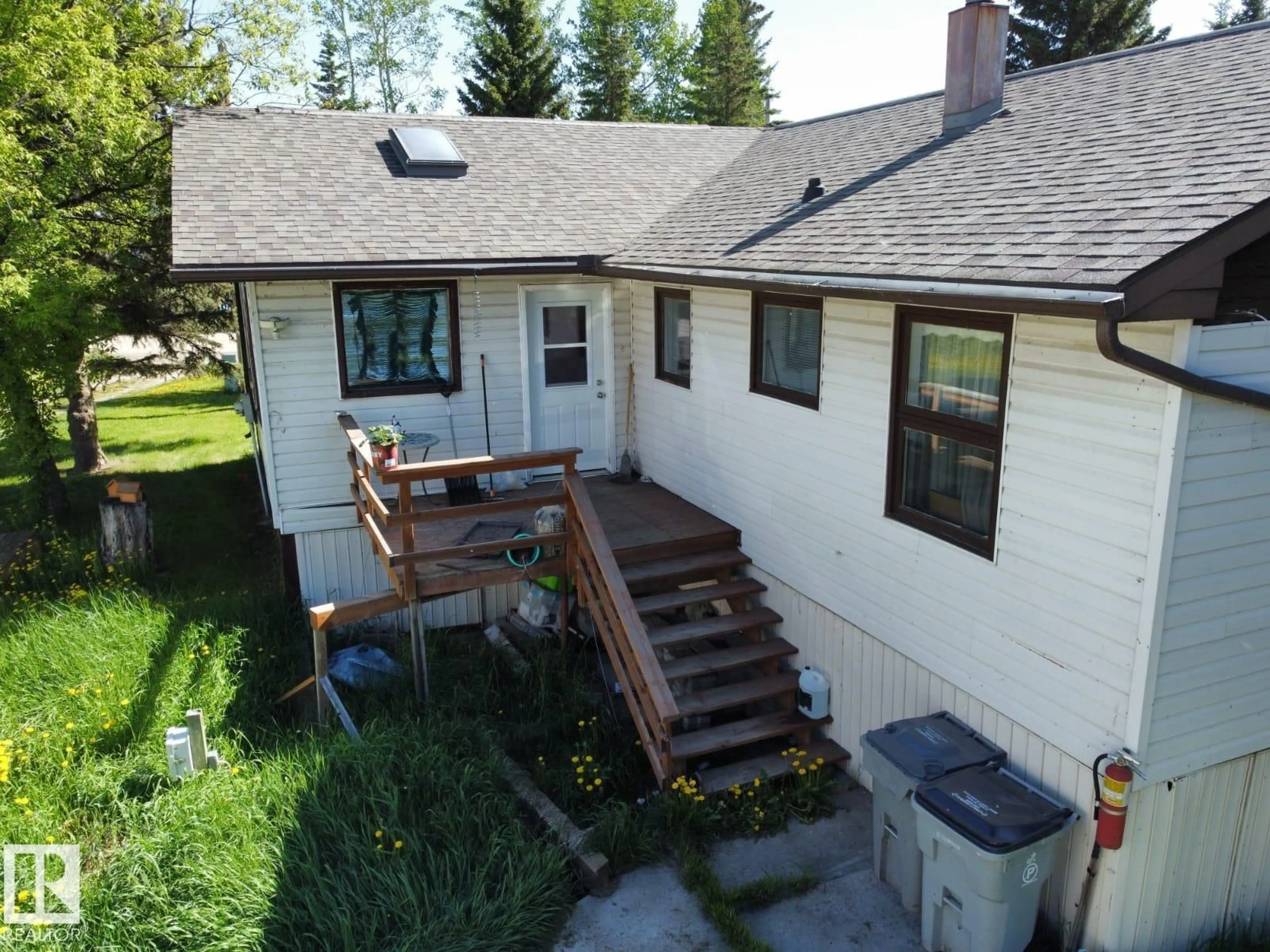 A pic from outside/outdoor area/front of a property/back of a property/a pic from drone, unknown for 26 LAKESHORE DR, Rural Wetaskiwin County Alberta T0C2V0