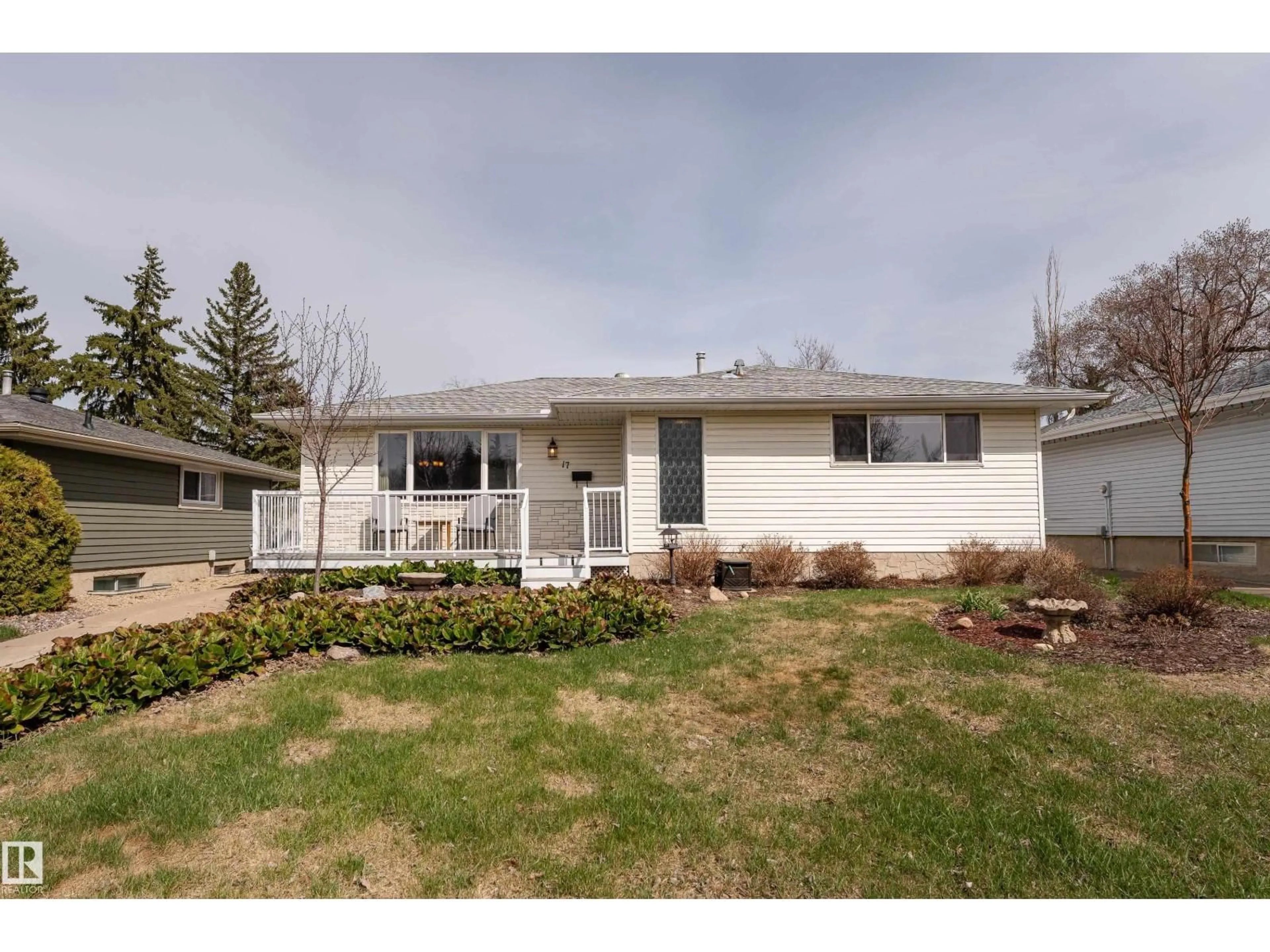 Home with vinyl exterior material, street for 17 MEREDIAN RD, Sherwood Park Alberta T8A0N5