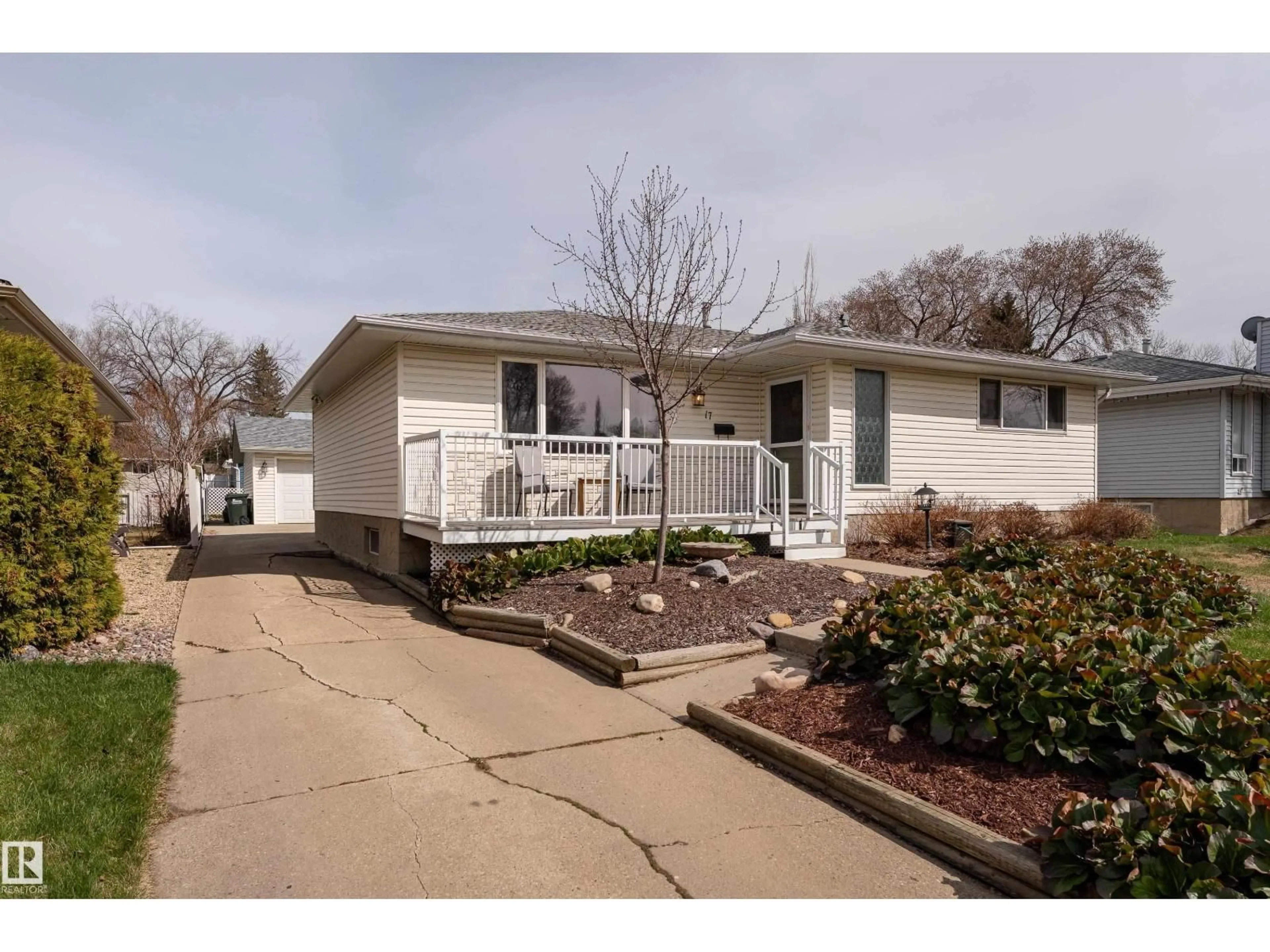 Home with vinyl exterior material, street for 17 MEREDIAN RD, Sherwood Park Alberta T8A0N5