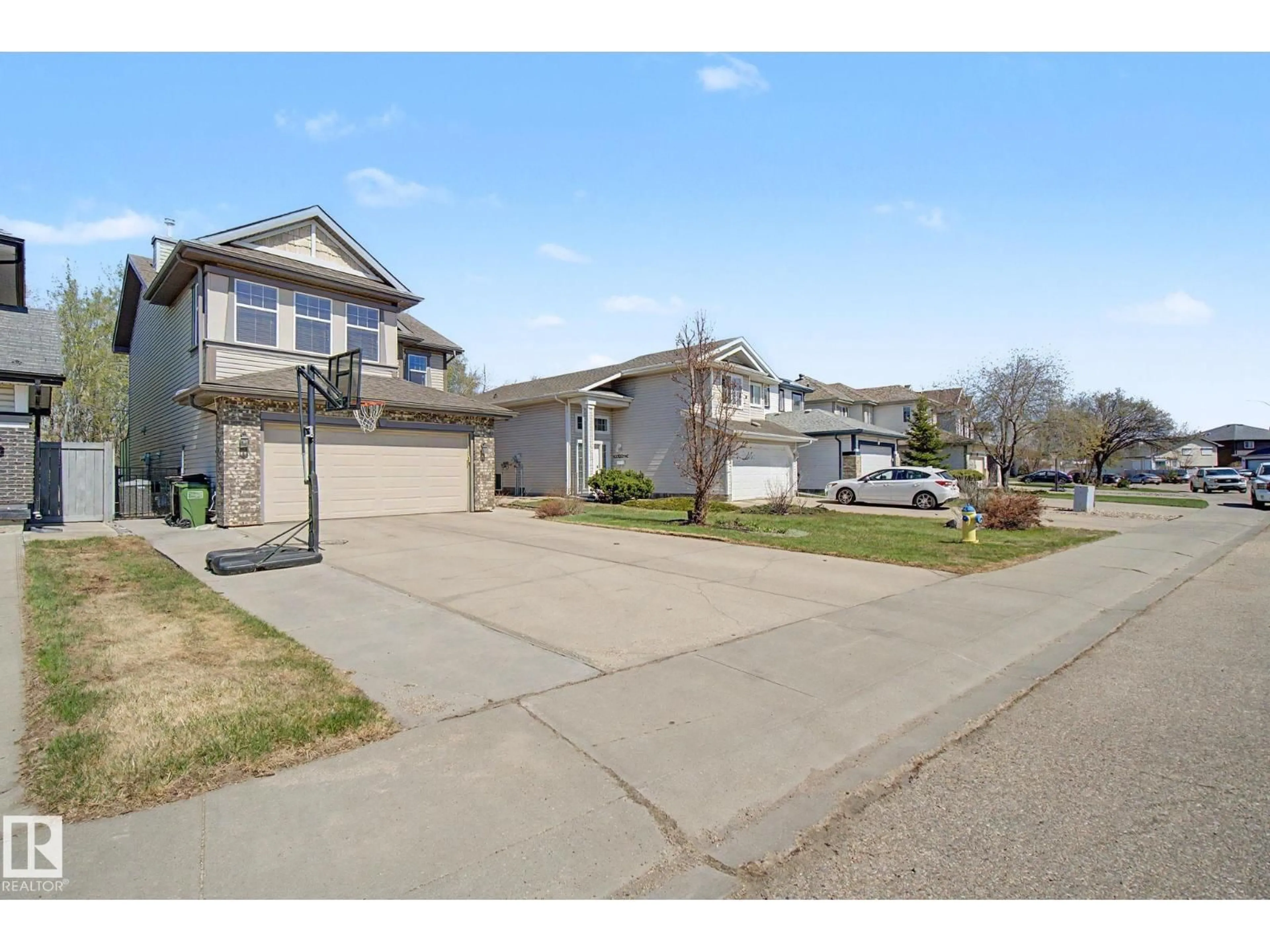 A pic from outside/outdoor area/front of a property/back of a property/a pic from drone, street for 13536 149A AV, Edmonton Alberta T6V1M3