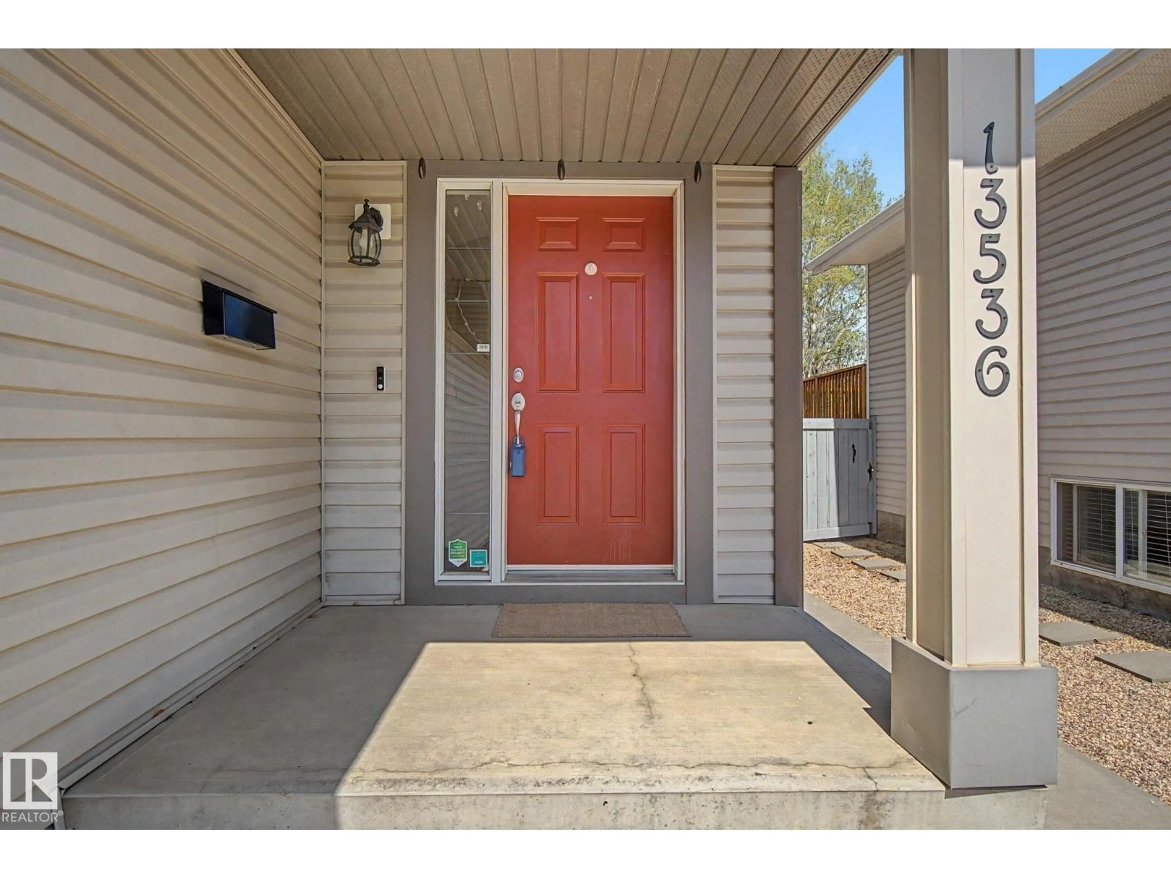 Indoor entryway for 13536 149A AV, Edmonton Alberta T6V1M3