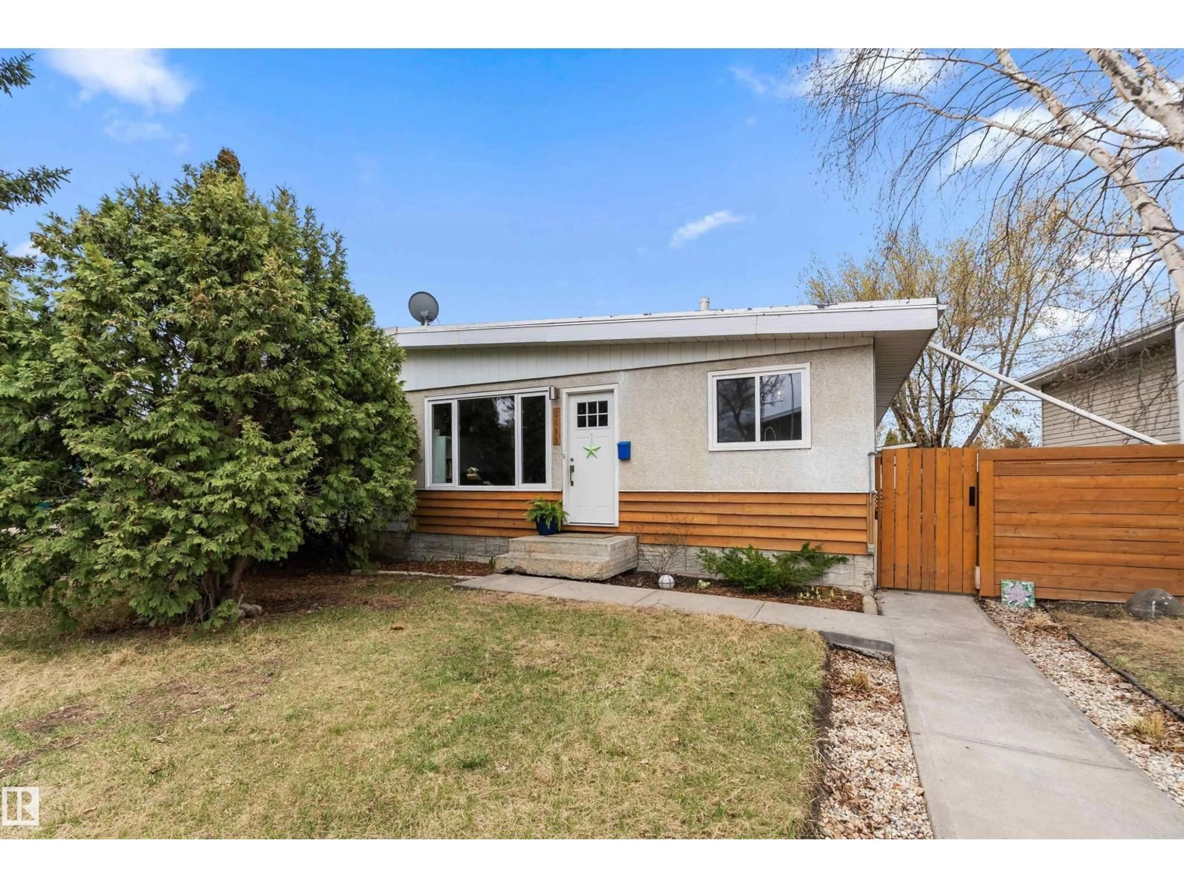 Home with vinyl exterior material, street for 6509 90 AV, Edmonton Alberta T6B0P1