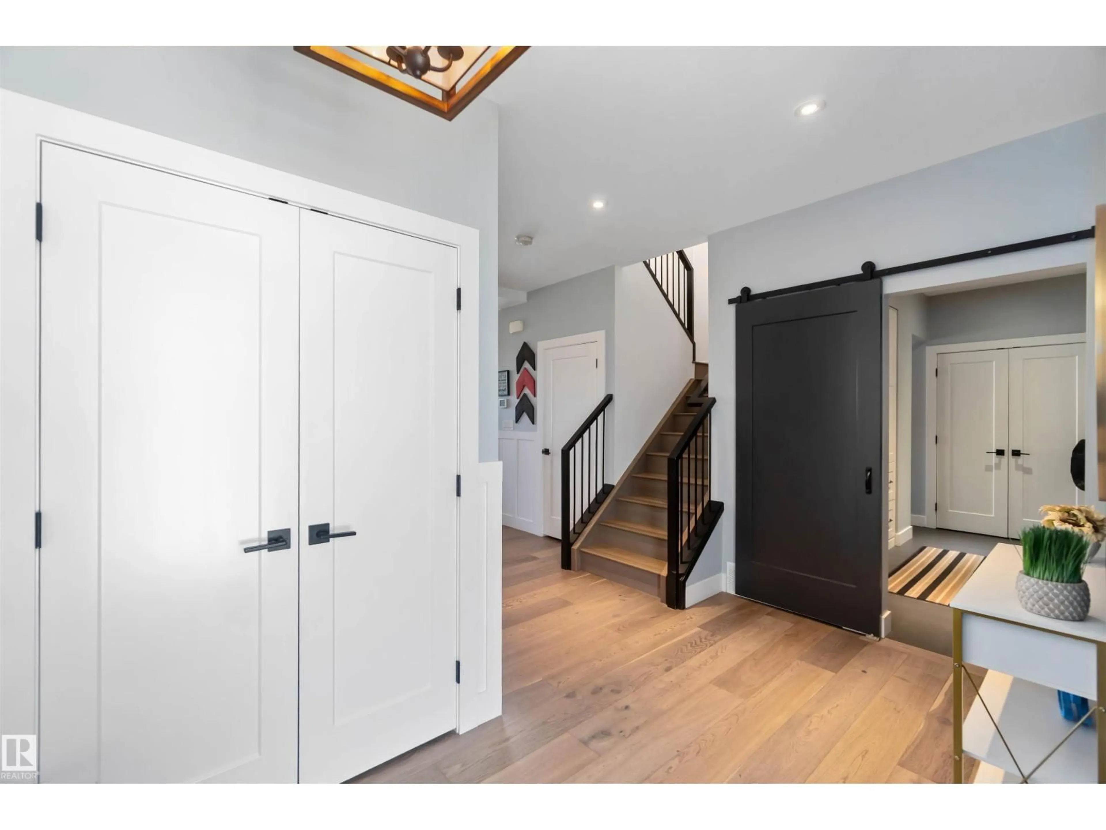 Indoor entryway for 416 MEADOWVIEW DR, Fort Saskatchewan Alberta T8L0N9