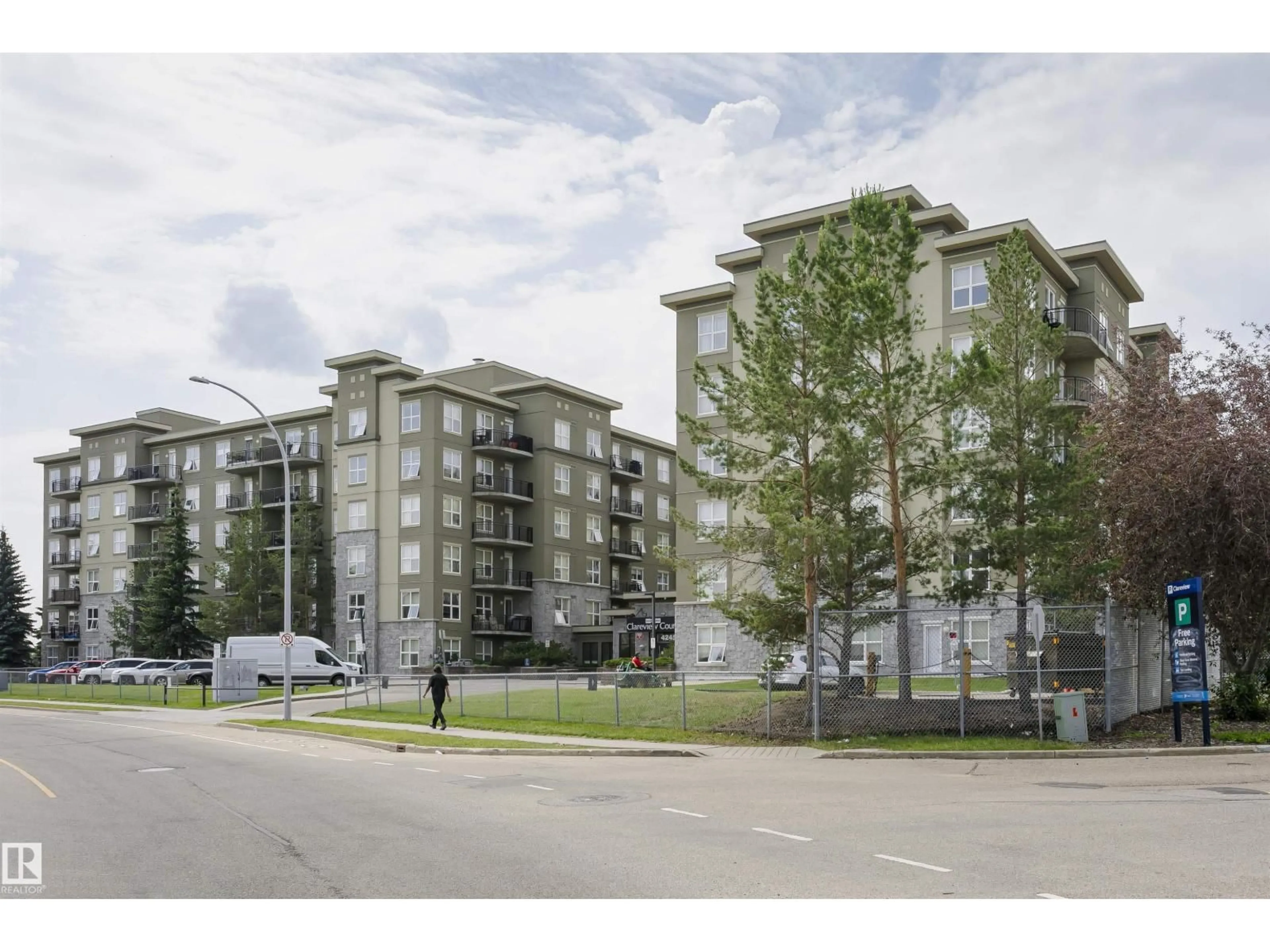Blurry image for #1-402 - 4245 139 AV, Edmonton Alberta T5Y3E8
