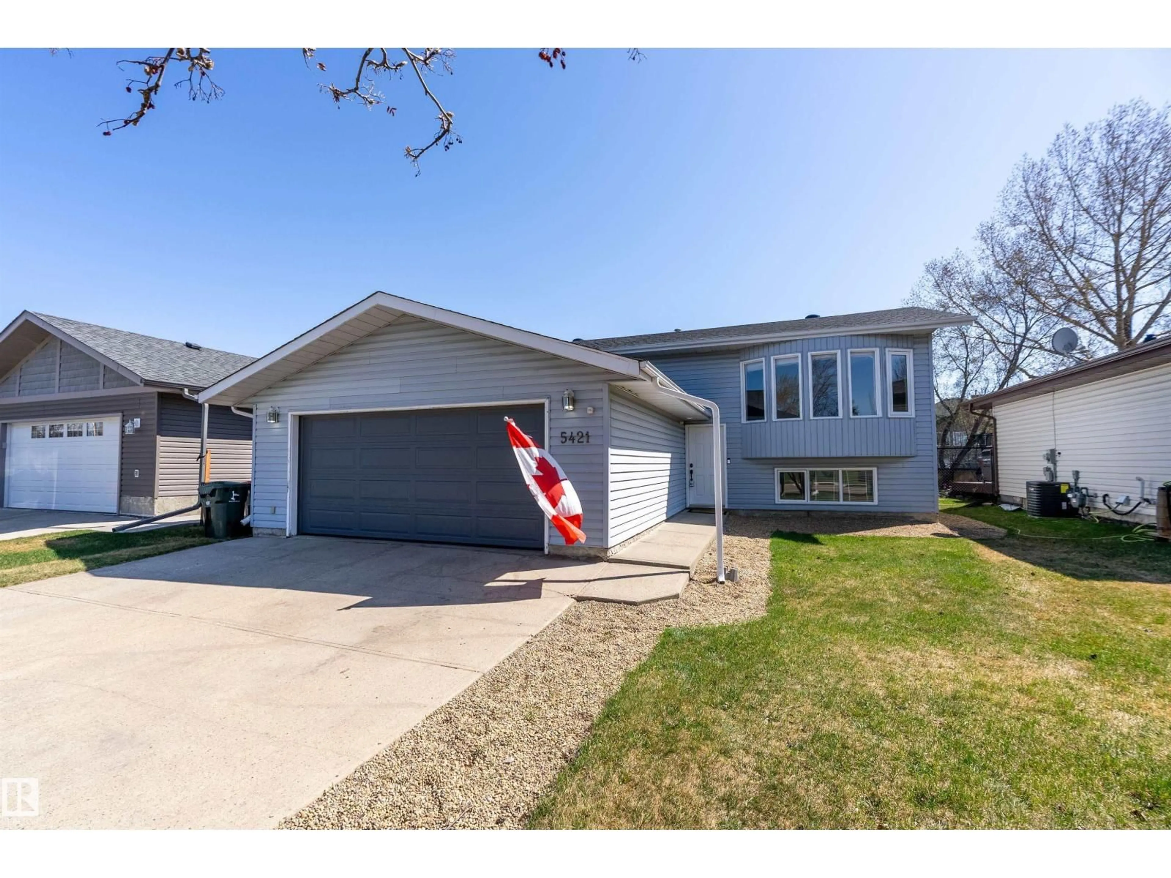 Home with vinyl exterior material, street for 5421 46 ST, Stony Plain Alberta T7Z1E5