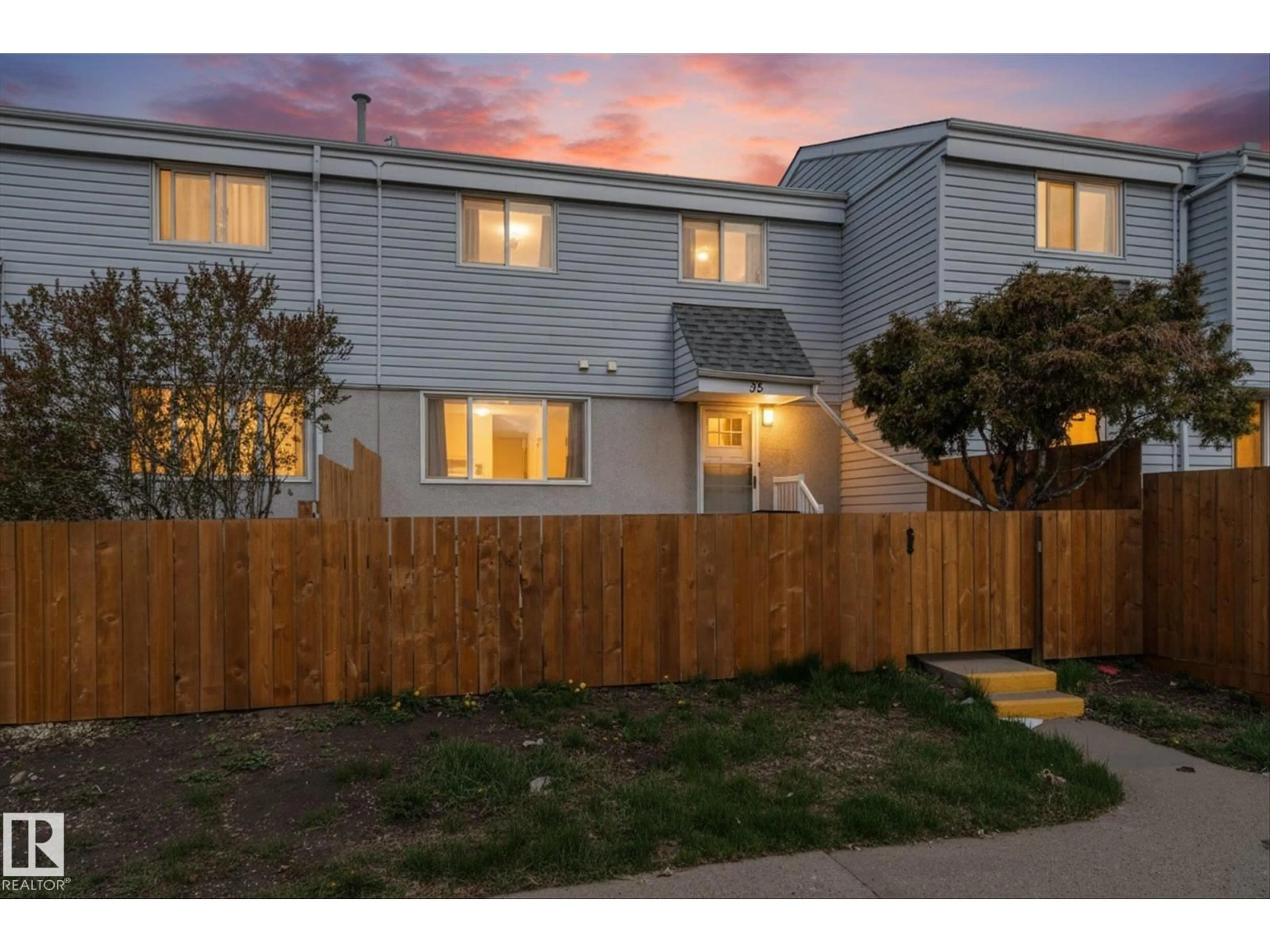 A pic from outside/outdoor area/front of a property/back of a property/a pic from drone, street for 35 MCLEOD PL, Edmonton Alberta T5A3A8