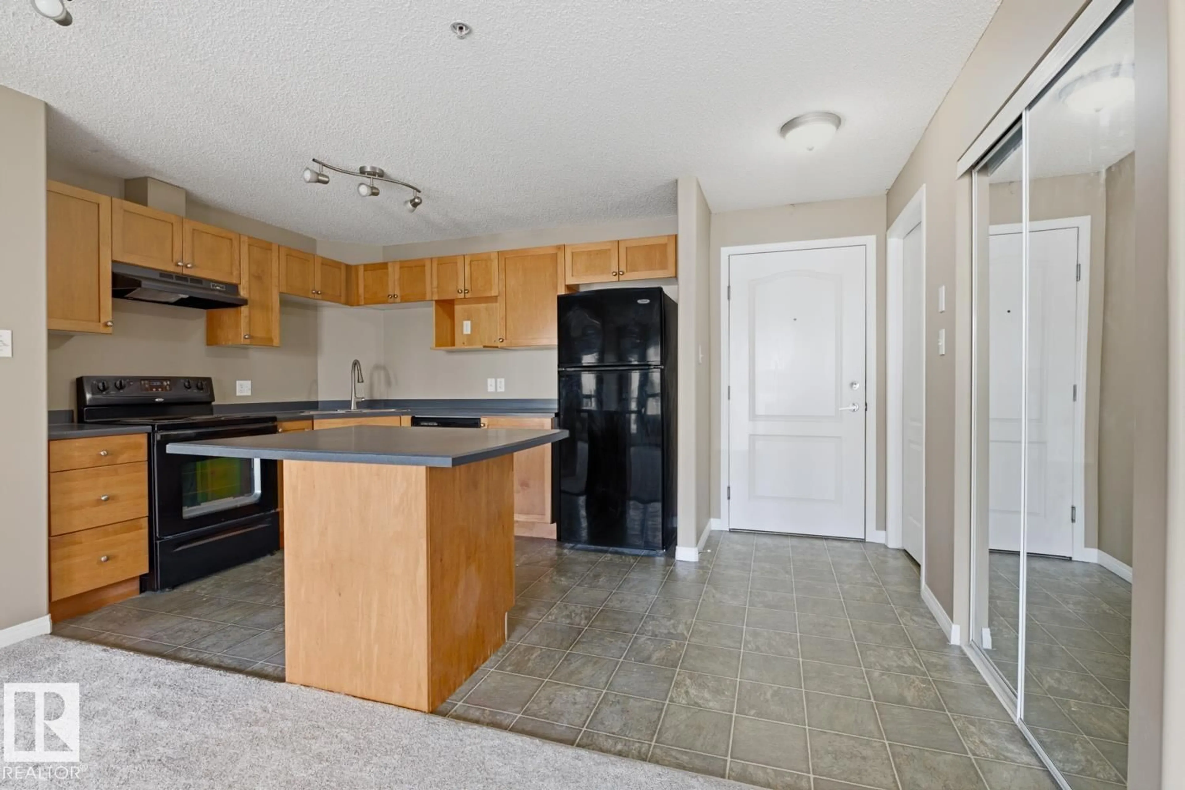 Standard kitchen, ceramic/tile floor for 5106 - 7335 SOUTH TERWILLEGAR DR, Edmonton Alberta T6R0M1
