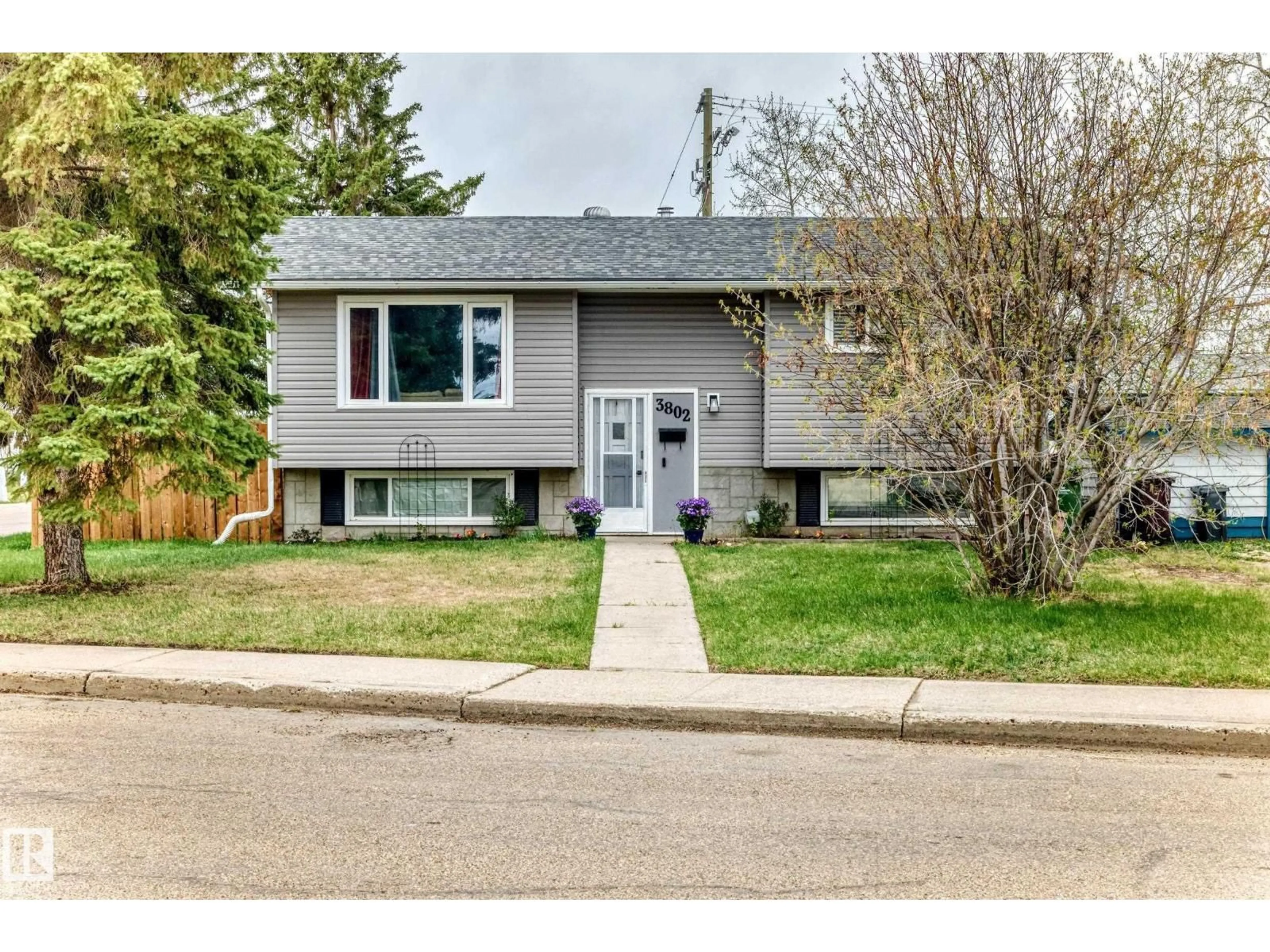 Home with vinyl exterior material, street for 3802 52 ST, Wetaskiwin Alberta T9A1M4